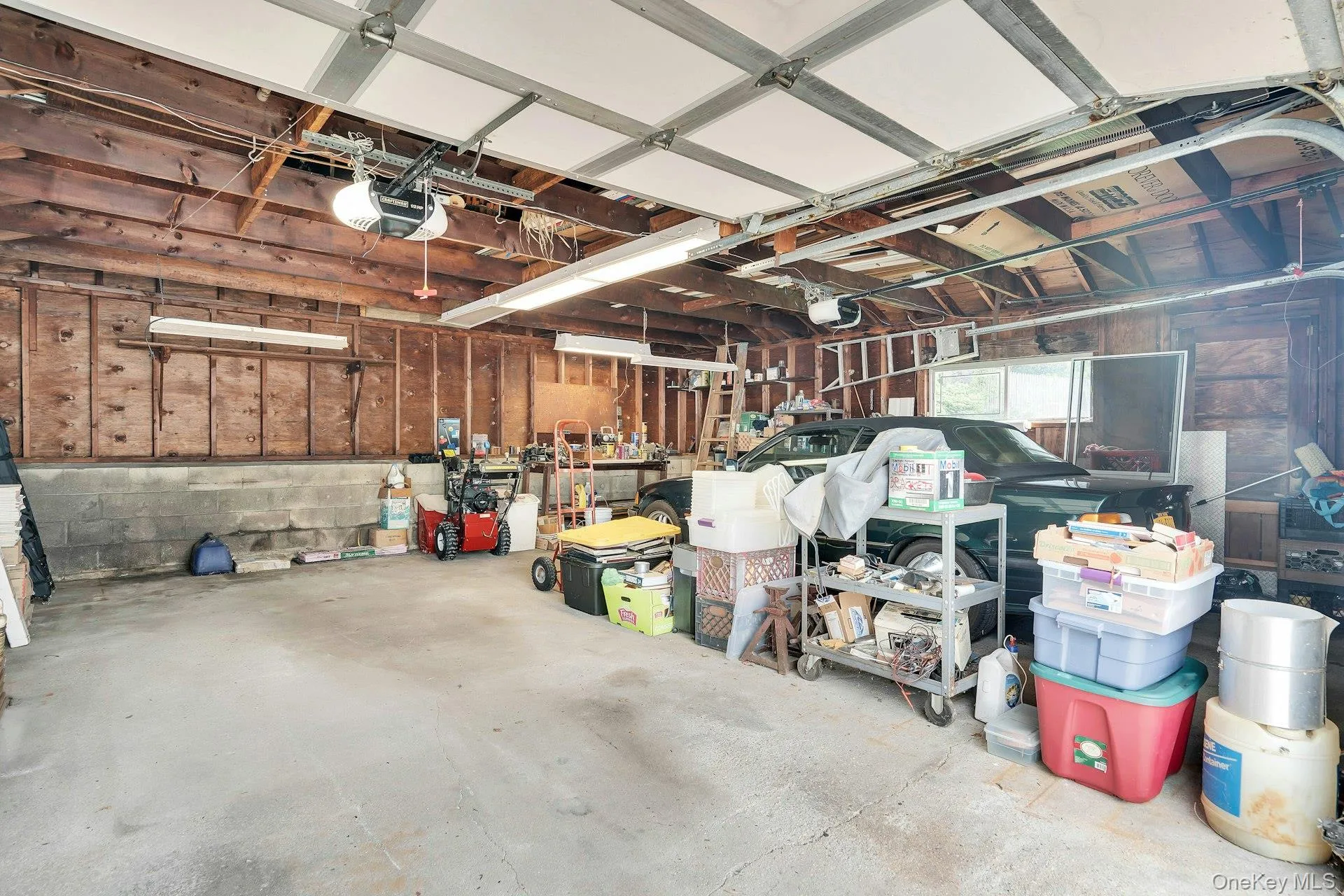 High ceilings and great work space. High ceilings and great work space.