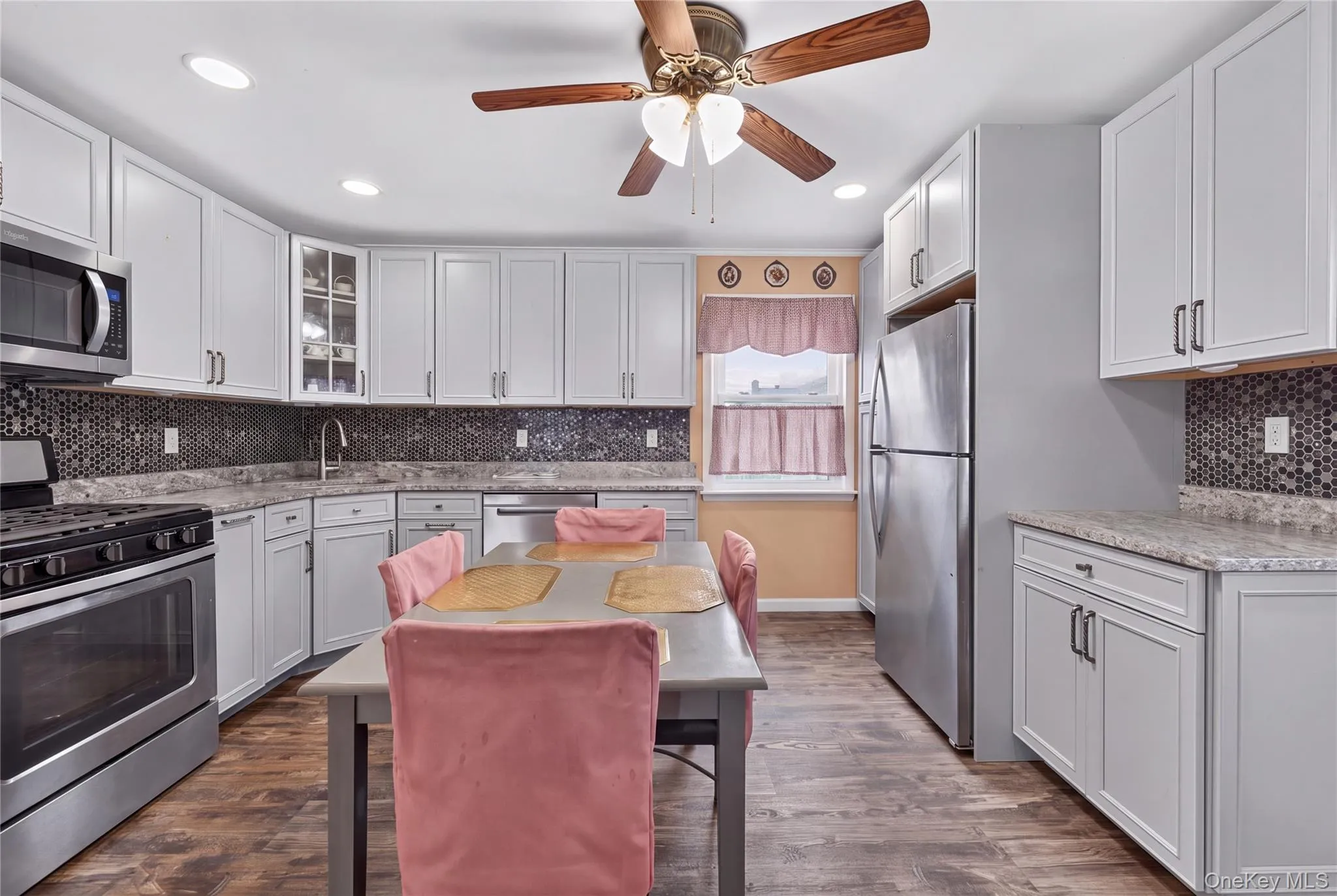 17 Heathcote Road, Babylon, NY, 4 Bedrooms Bedrooms, 8 Rooms Rooms,2 BathroomsBathrooms,Residential,For Rent,Heathcote,0,1038125 17 Heathcote Road, Babylon, NY, 4 Bedrooms Bedrooms, 8 Rooms Rooms,2 BathroomsBathrooms,Residential,For Rent,Heathcote,0,1038125