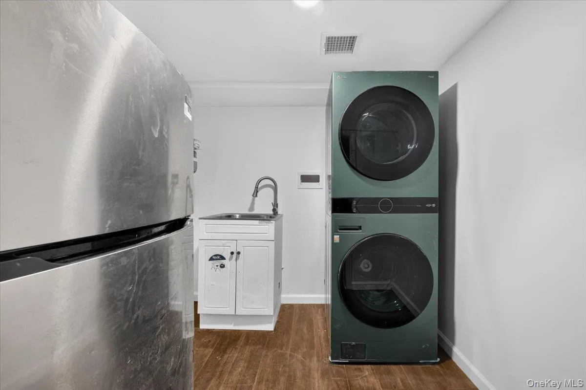 148 Main Street, North Hempstead, NY, 4 Bedrooms Bedrooms, 8 Rooms Rooms,3 BathroomsBathrooms,Residential,For Rent,Main,0,1038137 148 Main Street, North Hempstead, NY, 4 Bedrooms Bedrooms, 8 Rooms Rooms,3 BathroomsBathrooms,Residential,For Rent,Main,0,1038137