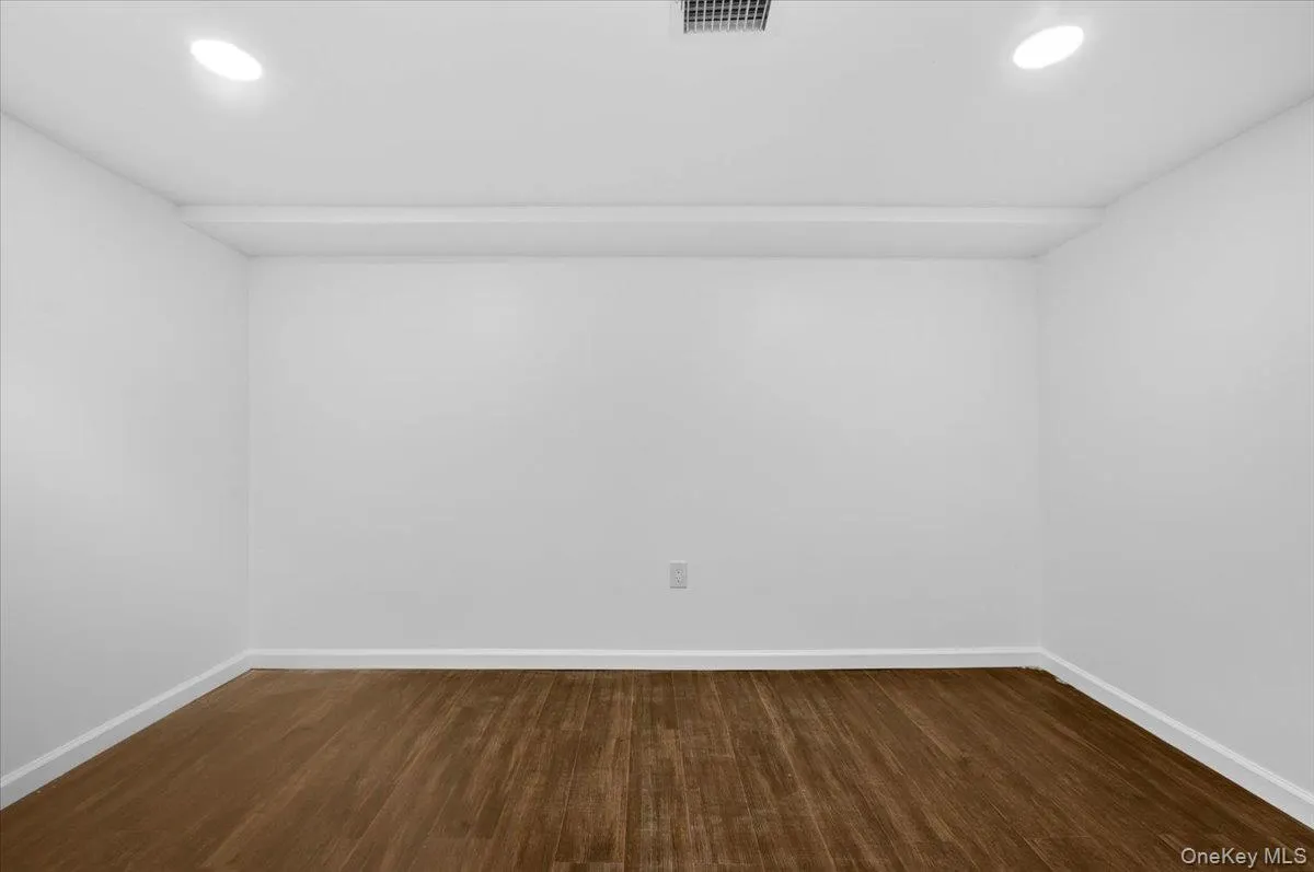 148 Main Street, North Hempstead, NY, 4 Bedrooms Bedrooms, 8 Rooms Rooms,3 BathroomsBathrooms,Residential,For Rent,Main,0,1038137 148 Main Street, North Hempstead, NY, 4 Bedrooms Bedrooms, 8 Rooms Rooms,3 BathroomsBathrooms,Residential,For Rent,Main,0,1038137