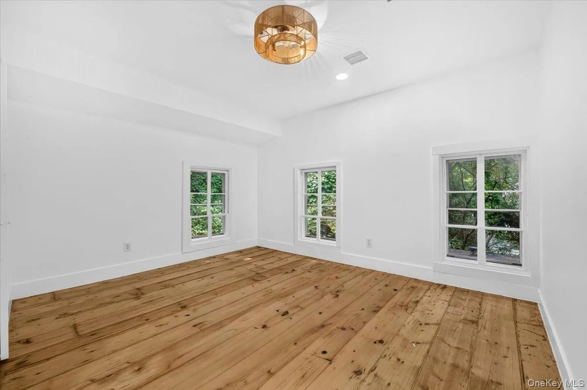 148 Main Street, North Hempstead, NY, 4 Bedrooms Bedrooms, 8 Rooms Rooms,3 BathroomsBathrooms,Residential,For Rent,Main,0,1038137 148 Main Street, North Hempstead, NY, 4 Bedrooms Bedrooms, 8 Rooms Rooms,3 BathroomsBathrooms,Residential,For Rent,Main,0,1038137