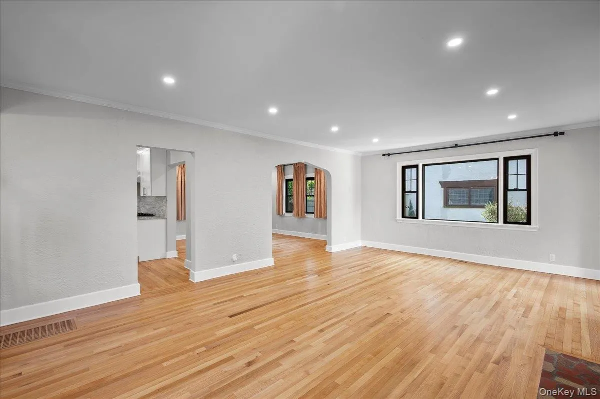 3 Walworth Terrace, White Plains, NY, 5 Bedrooms Bedrooms, 9 Rooms Rooms,3 BathroomsBathrooms,Residential,For Rent,Walworth,0,1038144 3 Walworth Terrace, White Plains, NY, 5 Bedrooms Bedrooms, 9 Rooms Rooms,3 BathroomsBathrooms,Residential,For Rent,Walworth,0,1038144