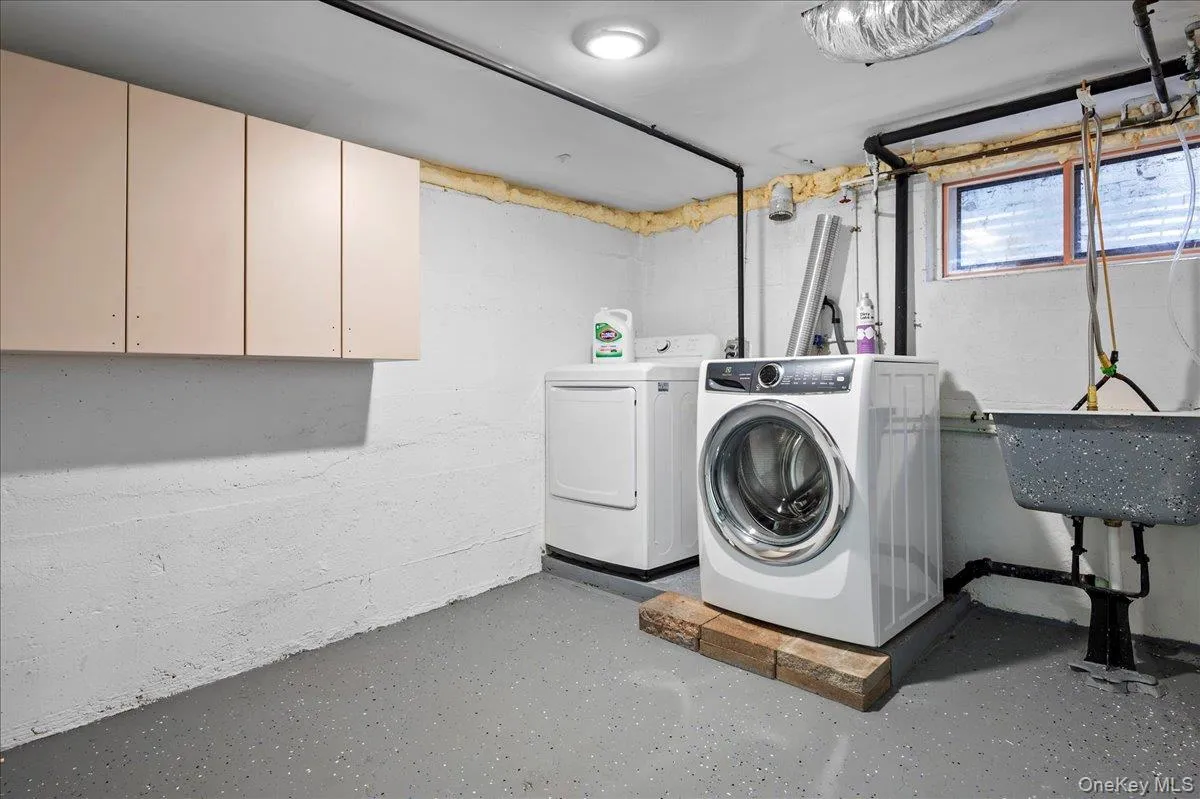 3 Walworth Terrace, White Plains, NY, 5 Bedrooms Bedrooms, 9 Rooms Rooms,3 BathroomsBathrooms,Residential,For Rent,Walworth,0,1038144 3 Walworth Terrace, White Plains, NY, 5 Bedrooms Bedrooms, 9 Rooms Rooms,3 BathroomsBathrooms,Residential,For Rent,Walworth,0,1038144