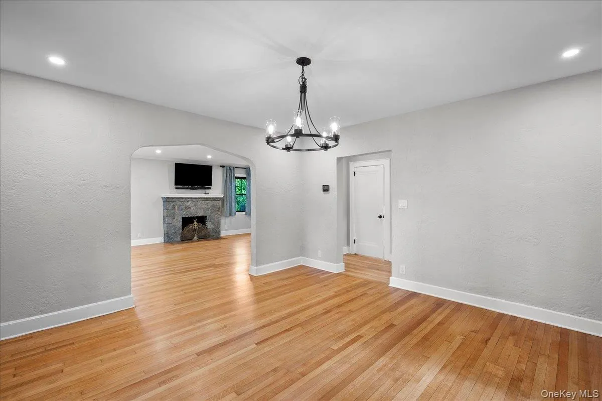 3 Walworth Terrace, White Plains, NY, 5 Bedrooms Bedrooms, 9 Rooms Rooms,3 BathroomsBathrooms,Residential,For Rent,Walworth,0,1038144 3 Walworth Terrace, White Plains, NY, 5 Bedrooms Bedrooms, 9 Rooms Rooms,3 BathroomsBathrooms,Residential,For Rent,Walworth,0,1038144