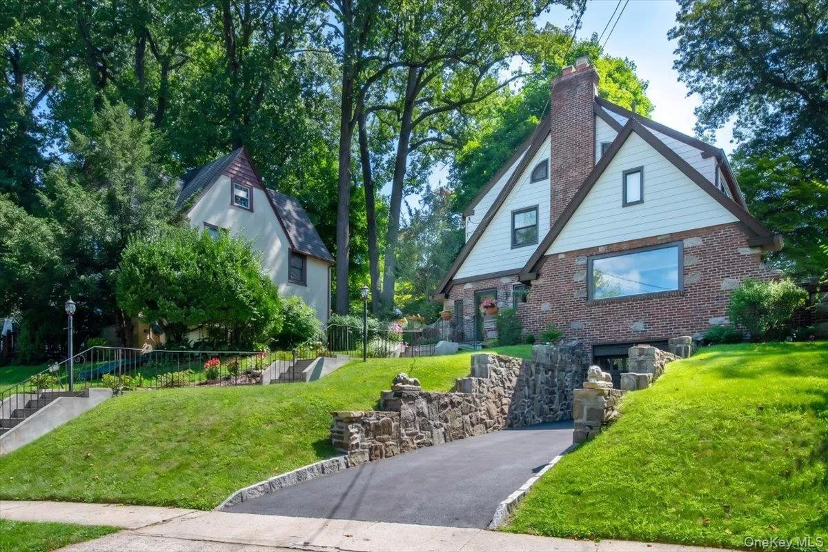 3 Walworth Terrace, White Plains, NY, 5 Bedrooms Bedrooms, 9 Rooms Rooms,3 BathroomsBathrooms,Residential,For Rent,Walworth,0,1038144 3 Walworth Terrace, White Plains, NY, 5 Bedrooms Bedrooms, 9 Rooms Rooms,3 BathroomsBathrooms,Residential,For Rent,Walworth,0,1038144