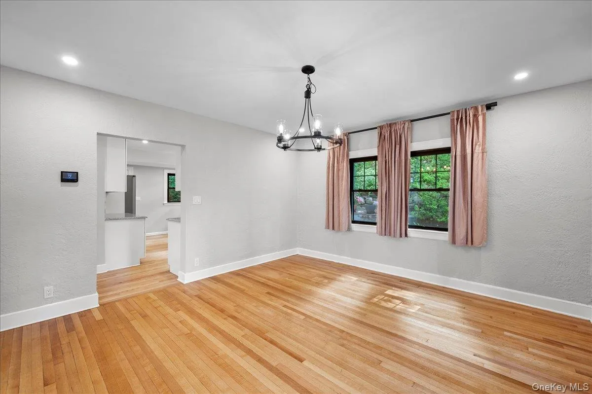 3 Walworth Terrace, White Plains, NY, 5 Bedrooms Bedrooms, 9 Rooms Rooms,3 BathroomsBathrooms,Residential,For Rent,Walworth,0,1038144 3 Walworth Terrace, White Plains, NY, 5 Bedrooms Bedrooms, 9 Rooms Rooms,3 BathroomsBathrooms,Residential,For Rent,Walworth,0,1038144