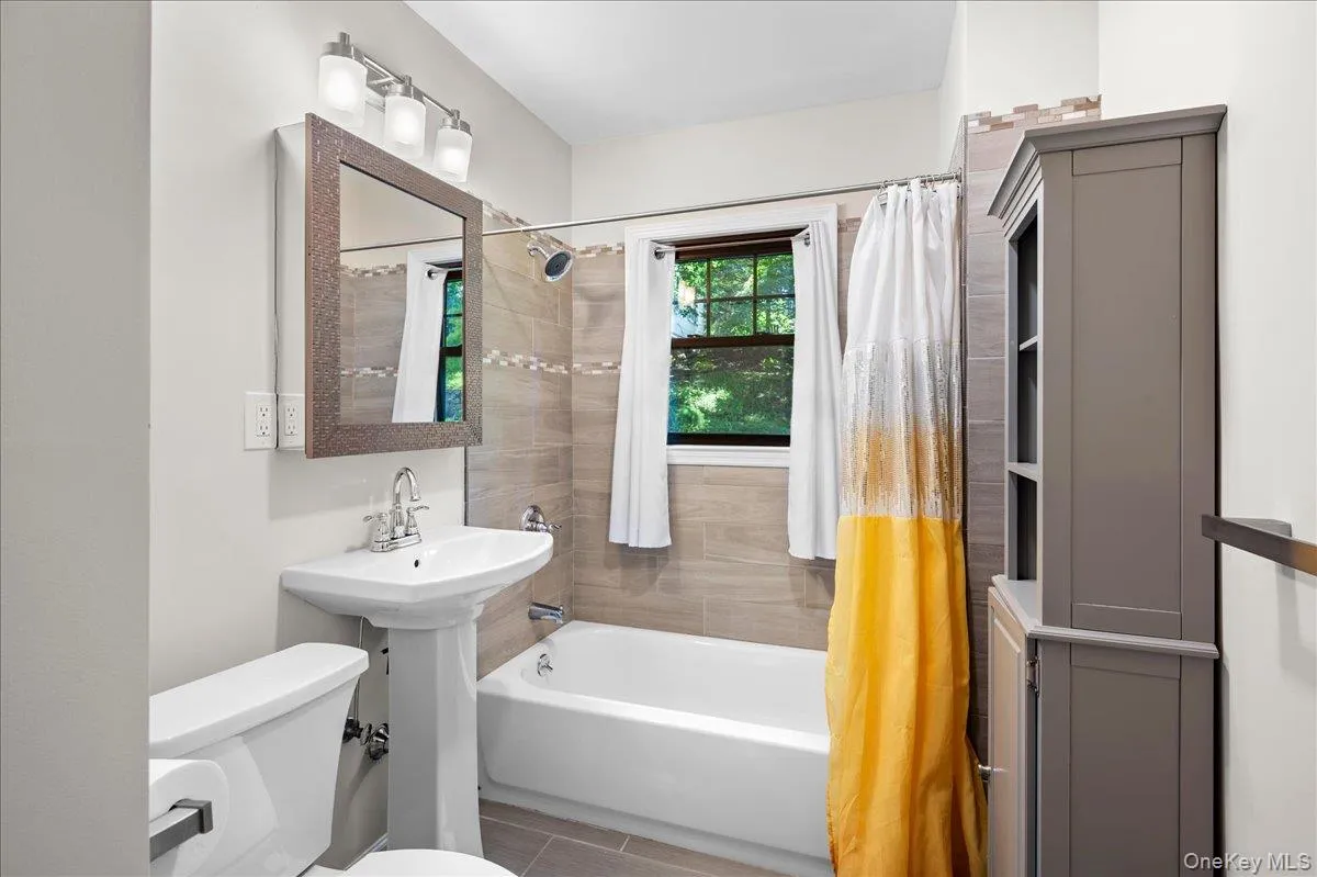 Hall Bath Hall Bath