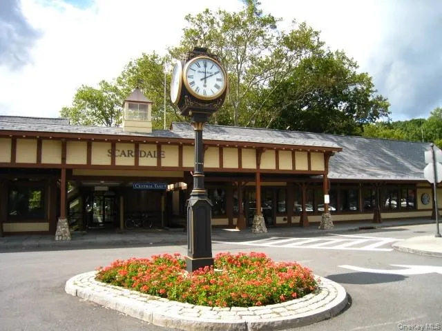 Downtown Scarsdale is a quaint village with plenty of shopping and restaurants and has its own Metro North Train Station. Grand Central Terminal is only a 28 minute train ride. There is also a bike and walking trail that leads from the train station along the Bronx River thru the picturesque Garth Woods. Also enjoy the free summer concert in the park series. Downtown Scarsdale is a quaint village with plenty of shopping and restaurants and has its own Metro North Train Station. Grand Central Terminal is only a 28 minute train ride. There is also a bike and walking trail that leads from the train station along the Bronx River thru the picturesque Garth Woods. Also enjoy the free summer concert in the park series.