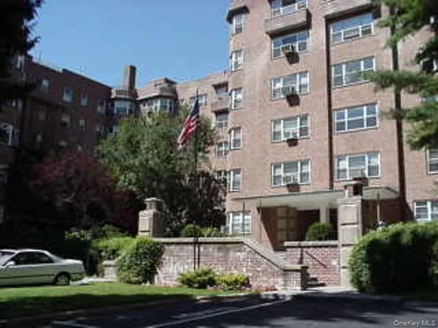 Garth Woods is a doorman building and all utilities (Electric, Gas, Heat, Hot Water) are included in the maintenance. There are new elevators, two large laundry rooms which operate on a debit card system, building storage, paid private storage, bike room, cart room and large community room. Garth Woods is a doorman building and all utilities (Electric, Gas, Heat, Hot Water) are included in the maintenance. There are new elevators, two large laundry rooms which operate on a debit card system, building storage, paid private storage, bike room, cart room and large community room.