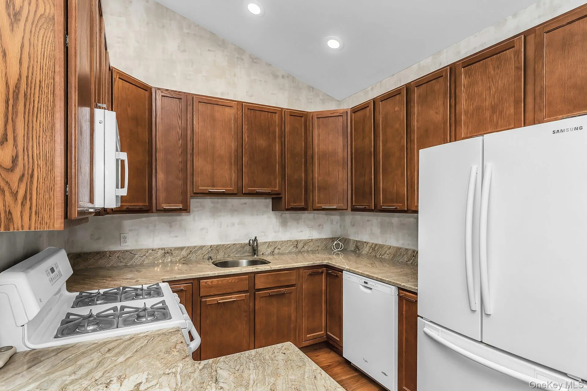74 Miro Place, North Hempstead, NY, 2 Bedrooms Bedrooms, 5 Rooms Rooms,2 BathroomsBathrooms,Residential,For Rent,Miro,0,1038165 74 Miro Place, North Hempstead, NY, 2 Bedrooms Bedrooms, 5 Rooms Rooms,2 BathroomsBathrooms,Residential,For Rent,Miro,0,1038165