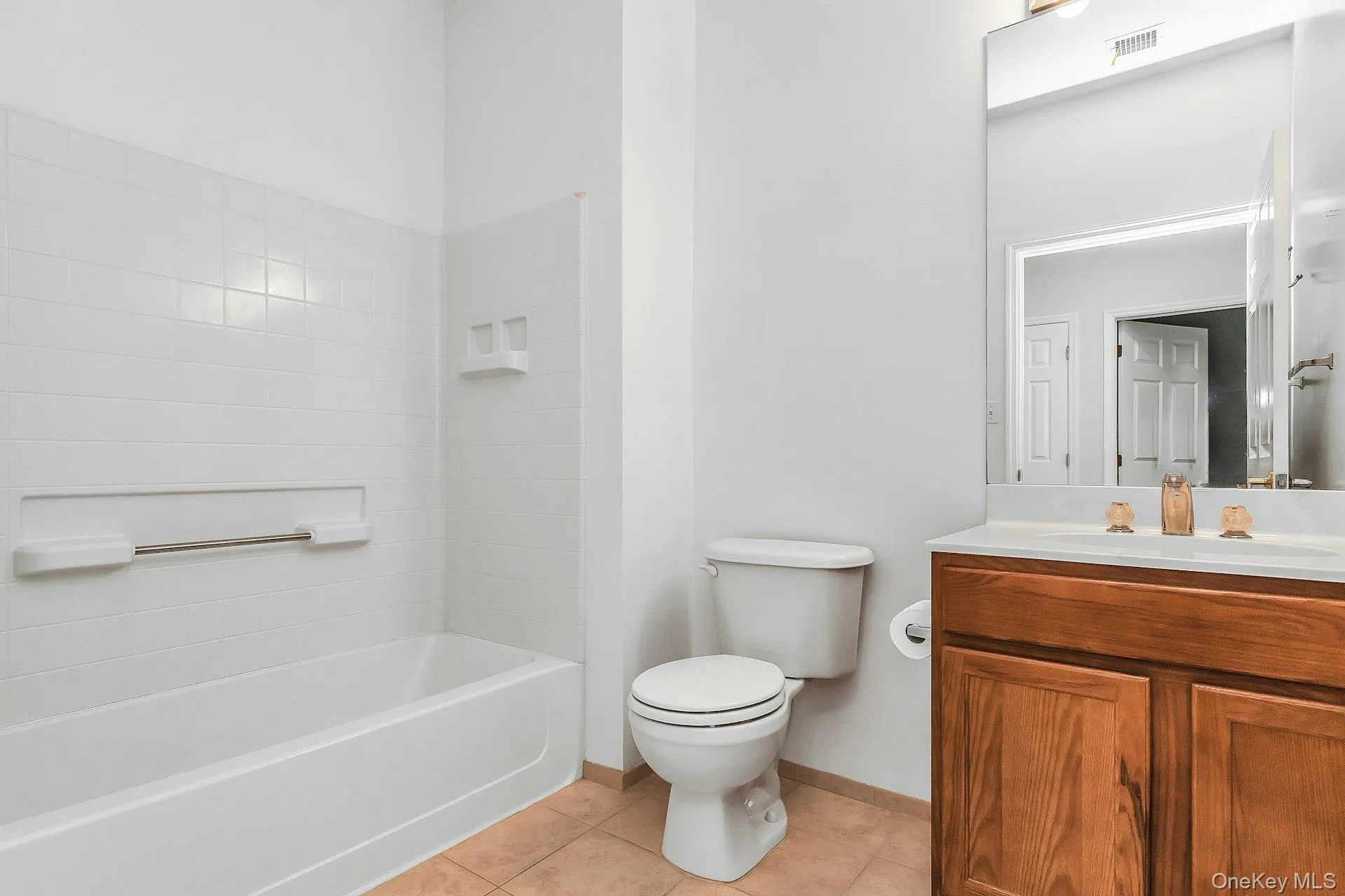 74 Miro Place, North Hempstead, NY, 2 Bedrooms Bedrooms, 5 Rooms Rooms,2 BathroomsBathrooms,Residential,For Rent,Miro,0,1038165 74 Miro Place, North Hempstead, NY, 2 Bedrooms Bedrooms, 5 Rooms Rooms,2 BathroomsBathrooms,Residential,For Rent,Miro,0,1038165