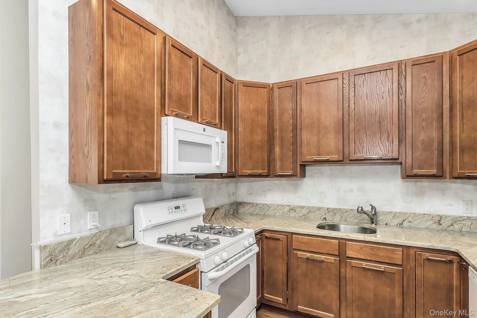 74 Miro Place, North Hempstead, NY, 2 Bedrooms Bedrooms, 5 Rooms Rooms,2 BathroomsBathrooms,Residential,For Rent,Miro,0,1038165 74 Miro Place, North Hempstead, NY, 2 Bedrooms Bedrooms, 5 Rooms Rooms,2 BathroomsBathrooms,Residential,For Rent,Miro,0,1038165