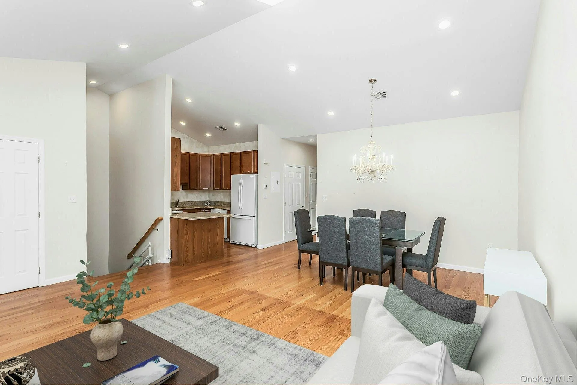 74 Miro Place, North Hempstead, NY, 2 Bedrooms Bedrooms, 5 Rooms Rooms,2 BathroomsBathrooms,Residential,For Rent,Miro,0,1038165 74 Miro Place, North Hempstead, NY, 2 Bedrooms Bedrooms, 5 Rooms Rooms,2 BathroomsBathrooms,Residential,For Rent,Miro,0,1038165
