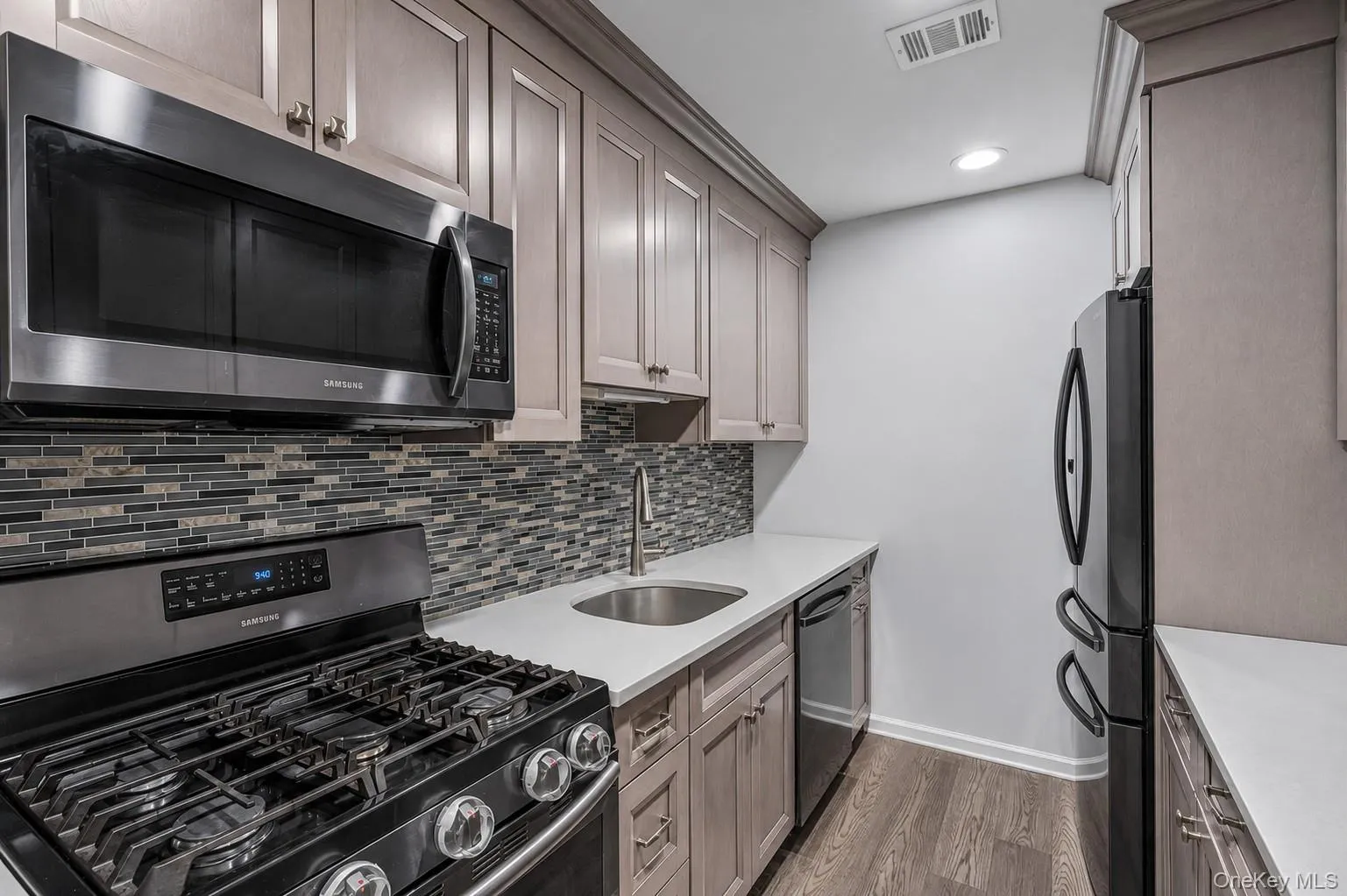 150 Pointe Circle N., Brookhaven, NY, 2 Bedrooms Bedrooms, 5 Rooms Rooms,1 BathroomBathrooms,Residential Lease,For Rent,Pointe Circle N.,0,1038169 150 Pointe Circle N., Brookhaven, NY, 2 Bedrooms Bedrooms, 5 Rooms Rooms,1 BathroomBathrooms,Residential Lease,For Rent,Pointe Circle N.,0,1038169