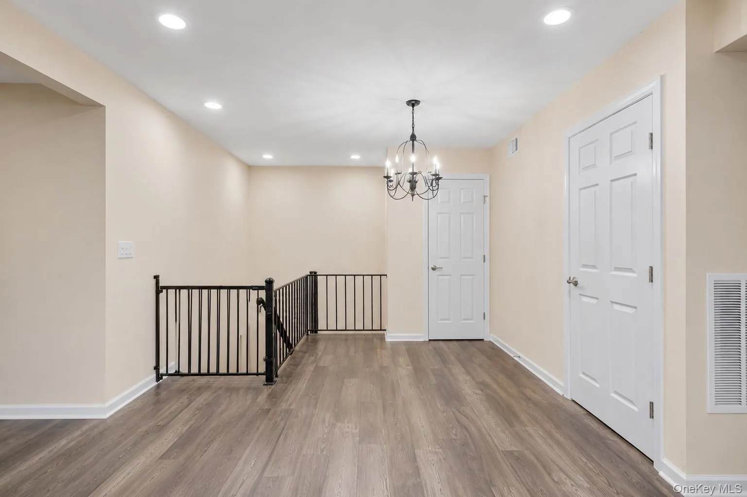 150 Pointe Circle N., Brookhaven, NY, 2 Bedrooms Bedrooms, 5 Rooms Rooms,1 BathroomBathrooms,Residential Lease,For Rent,Pointe Circle N.,0,1038169 150 Pointe Circle N., Brookhaven, NY, 2 Bedrooms Bedrooms, 5 Rooms Rooms,1 BathroomBathrooms,Residential Lease,For Rent,Pointe Circle N.,0,1038169