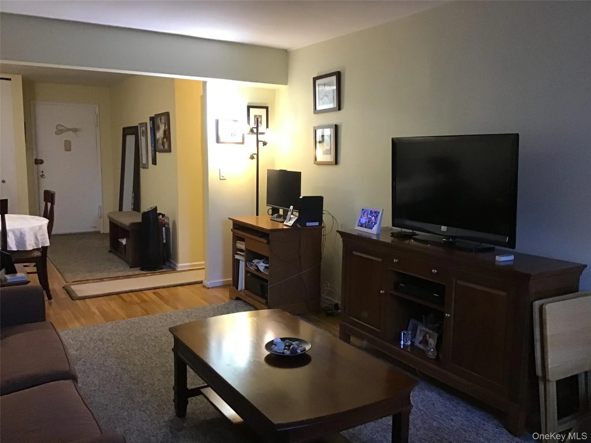 6 Birchwood Court, North Hempstead, NY, 1 Bedroom Bedrooms, 4 Rooms Rooms,1 BathroomBathrooms,Residential,For Rent,Birchwood,0,1038170 6 Birchwood Court, North Hempstead, NY, 1 Bedroom Bedrooms, 4 Rooms Rooms,1 BathroomBathrooms,Residential,For Rent,Birchwood,0,1038170