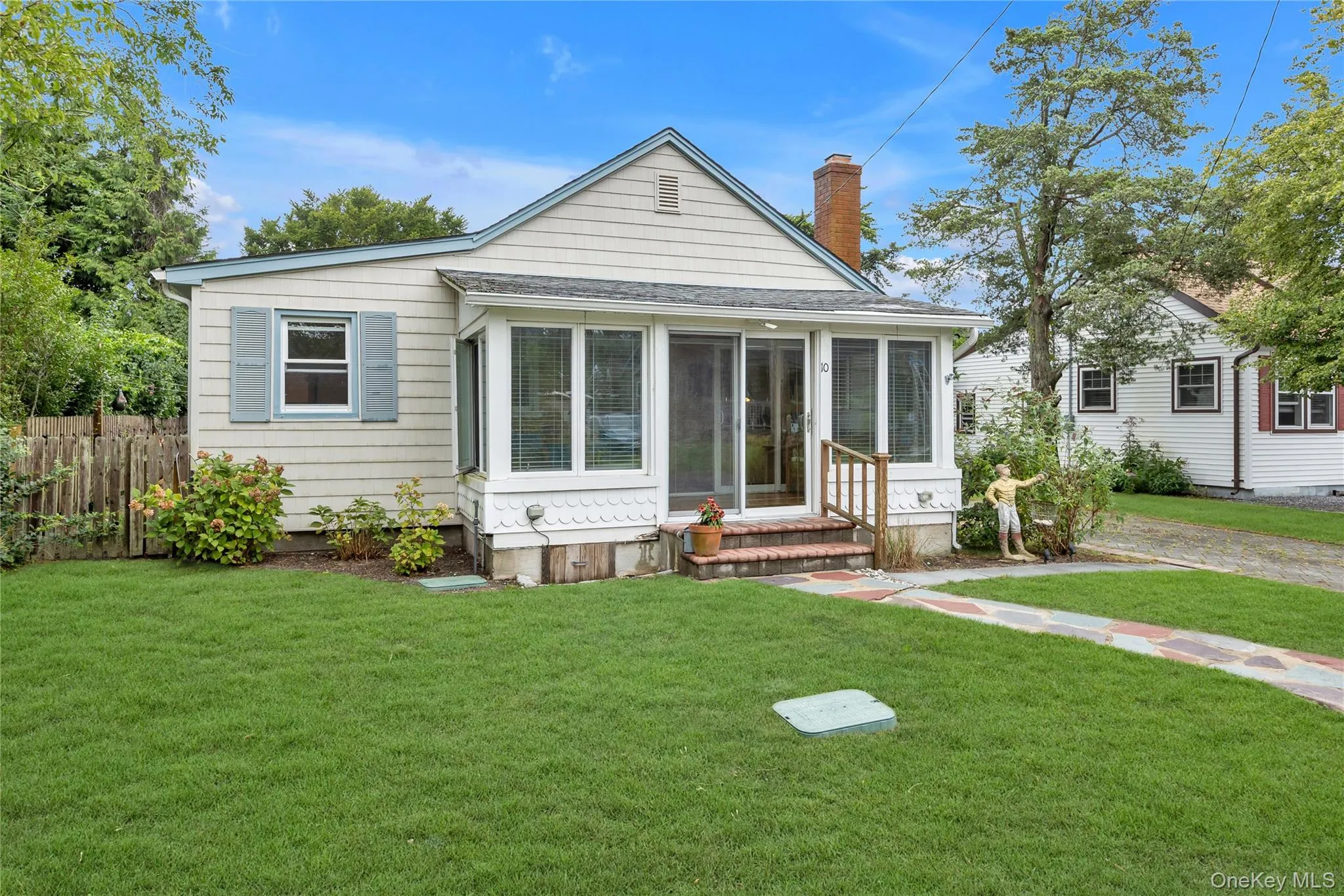 10 Mineola Court, Southampton, NY, 2 Bedrooms Bedrooms, 5 Rooms Rooms,1 BathroomBathrooms,Residential,For Rent,Mineola,0,1038174 10 Mineola Court, Southampton, NY, 2 Bedrooms Bedrooms, 5 Rooms Rooms,1 BathroomBathrooms,Residential,For Rent,Mineola,0,1038174