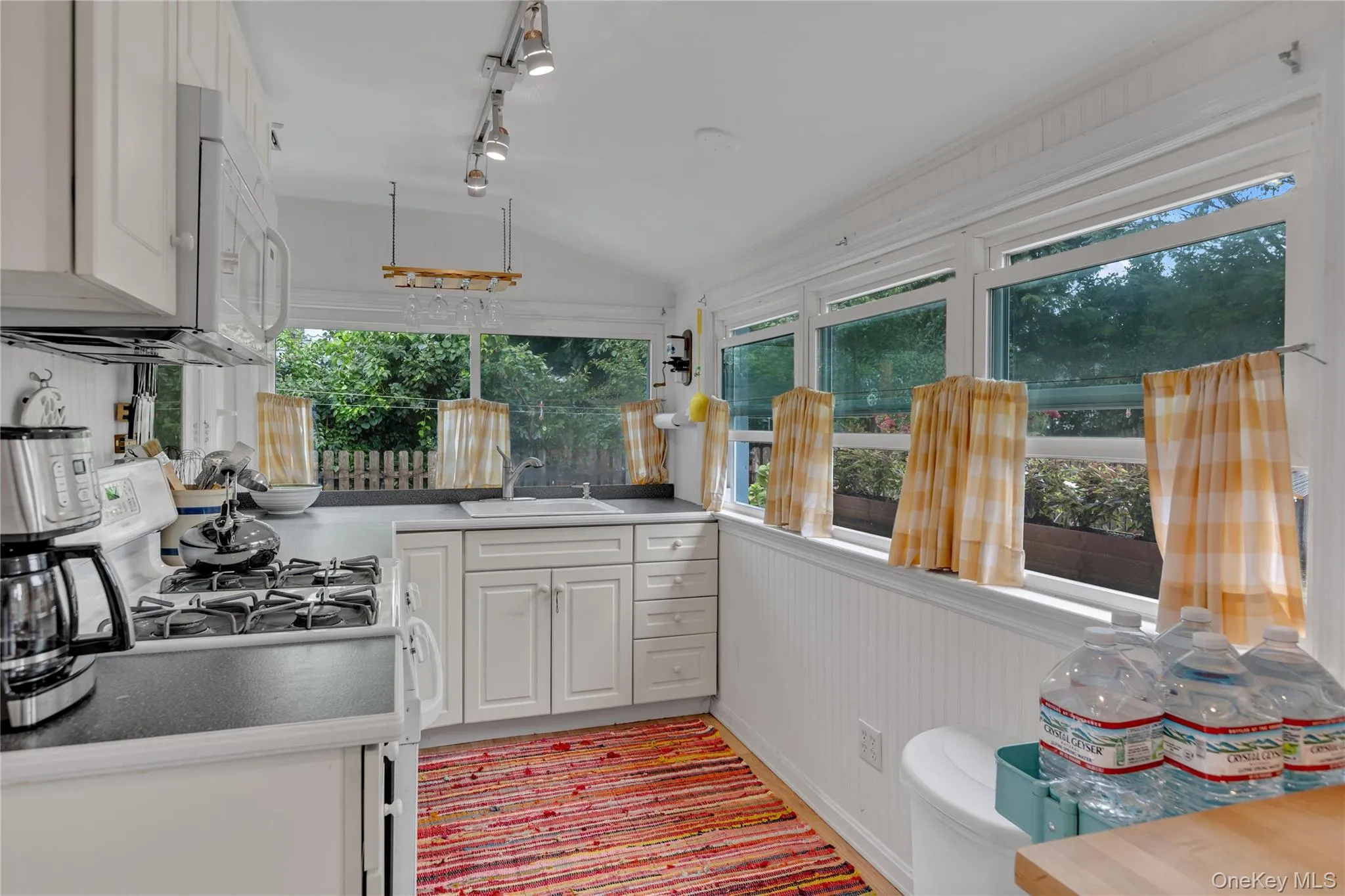 10 Mineola Court, Southampton, NY, 2 Bedrooms Bedrooms, 5 Rooms Rooms,1 BathroomBathrooms,Residential,For Rent,Mineola,0,1038174 10 Mineola Court, Southampton, NY, 2 Bedrooms Bedrooms, 5 Rooms Rooms,1 BathroomBathrooms,Residential,For Rent,Mineola,0,1038174