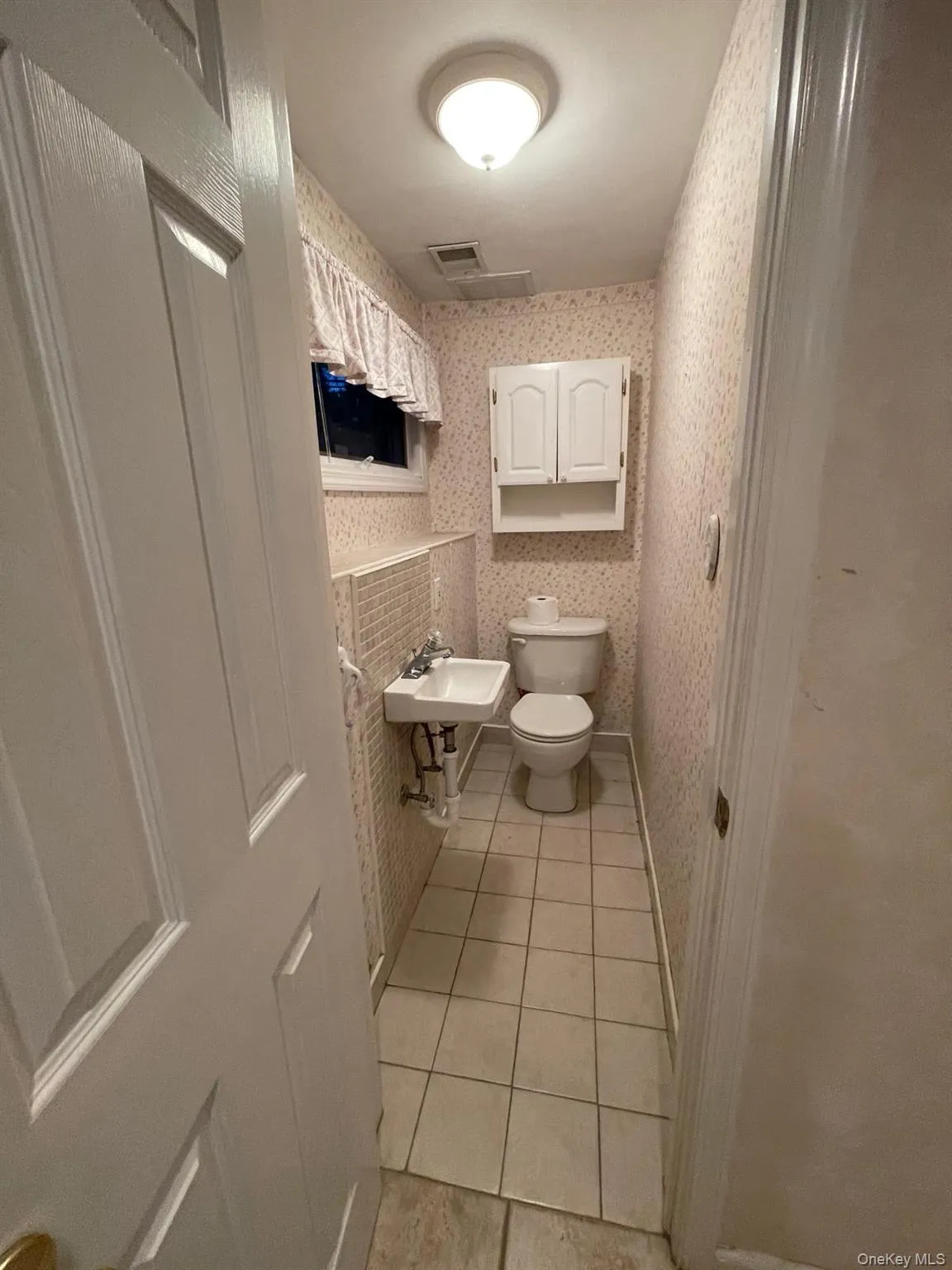 18 Greenwich Road, Smithtown, NY, 4 Bedrooms Bedrooms, 11 Rooms Rooms,1 BathroomBathrooms,Residential Lease,For Rent,Greenwich,0,1038181 18 Greenwich Road, Smithtown, NY, 4 Bedrooms Bedrooms, 11 Rooms Rooms,1 BathroomBathrooms,Residential Lease,For Rent,Greenwich,0,1038181