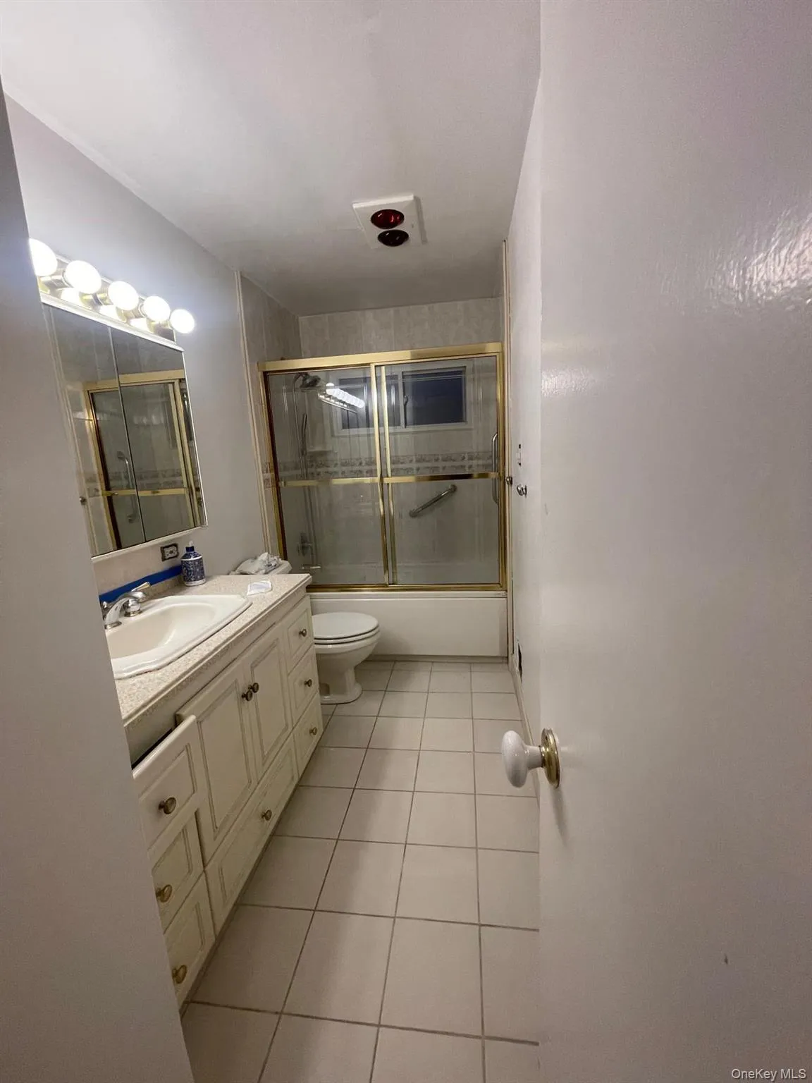 18 Greenwich Road, Smithtown, NY, 4 Bedrooms Bedrooms, 11 Rooms Rooms,1 BathroomBathrooms,Residential Lease,For Rent,Greenwich,0,1038181 18 Greenwich Road, Smithtown, NY, 4 Bedrooms Bedrooms, 11 Rooms Rooms,1 BathroomBathrooms,Residential Lease,For Rent,Greenwich,0,1038181