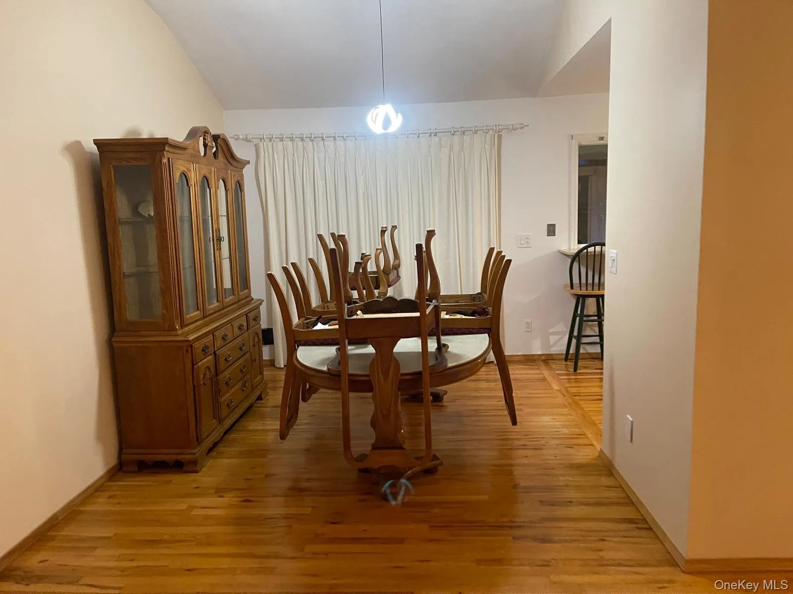 18 Greenwich Road, Smithtown, NY, 4 Bedrooms Bedrooms, 11 Rooms Rooms,1 BathroomBathrooms,Residential Lease,For Rent,Greenwich,0,1038181 18 Greenwich Road, Smithtown, NY, 4 Bedrooms Bedrooms, 11 Rooms Rooms,1 BathroomBathrooms,Residential Lease,For Rent,Greenwich,0,1038181