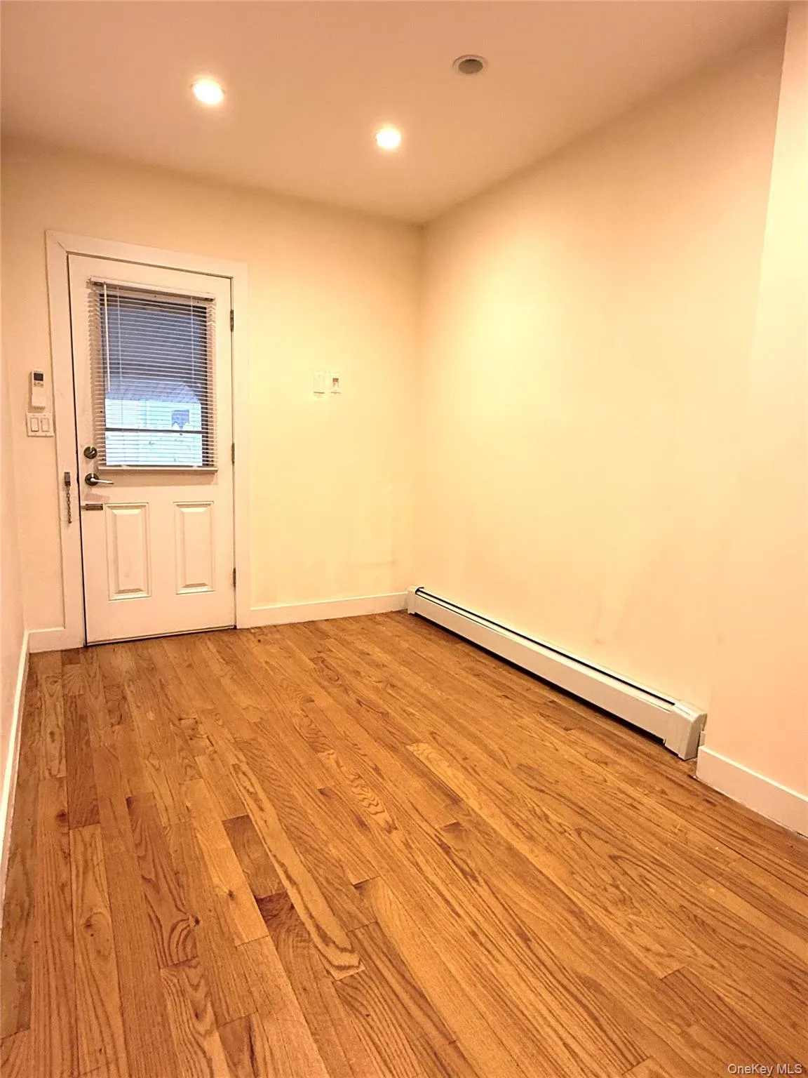 6008 Cooper Avenue, New York, NY, 3 Bedrooms Bedrooms, 6 Rooms Rooms,1 BathroomBathrooms,Residential Lease,For Rent,Cooper,0,1038185 6008 Cooper Avenue, New York, NY, 3 Bedrooms Bedrooms, 6 Rooms Rooms,1 BathroomBathrooms,Residential Lease,For Rent,Cooper,0,1038185