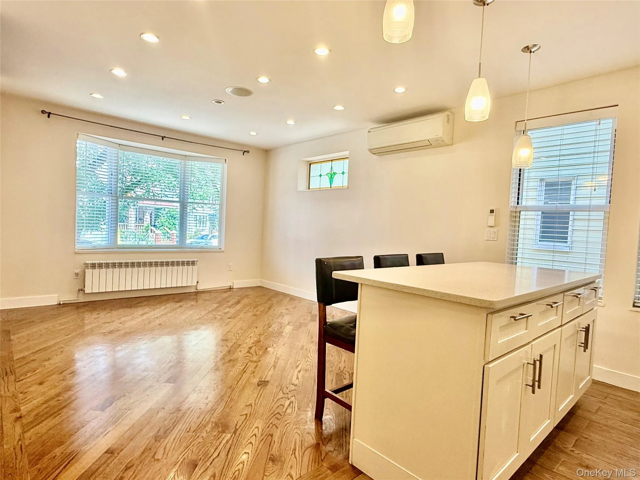 6008 Cooper Avenue, New York, NY, 3 Bedrooms Bedrooms, 6 Rooms Rooms,1 BathroomBathrooms,Residential Lease,For Rent,Cooper,0,1038185 6008 Cooper Avenue, New York, NY, 3 Bedrooms Bedrooms, 6 Rooms Rooms,1 BathroomBathrooms,Residential Lease,For Rent,Cooper,0,1038185