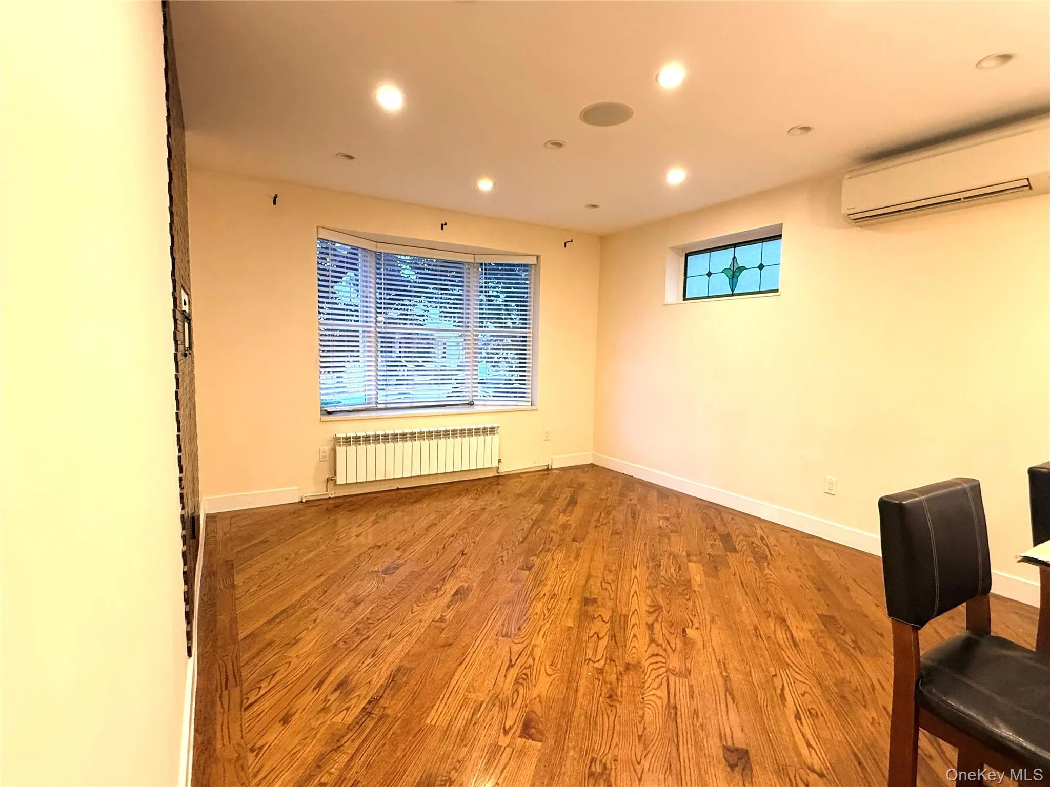 6008 Cooper Avenue, New York, NY, 3 Bedrooms Bedrooms, 6 Rooms Rooms,1 BathroomBathrooms,Residential Lease,For Rent,Cooper,0,1038185 6008 Cooper Avenue, New York, NY, 3 Bedrooms Bedrooms, 6 Rooms Rooms,1 BathroomBathrooms,Residential Lease,For Rent,Cooper,0,1038185