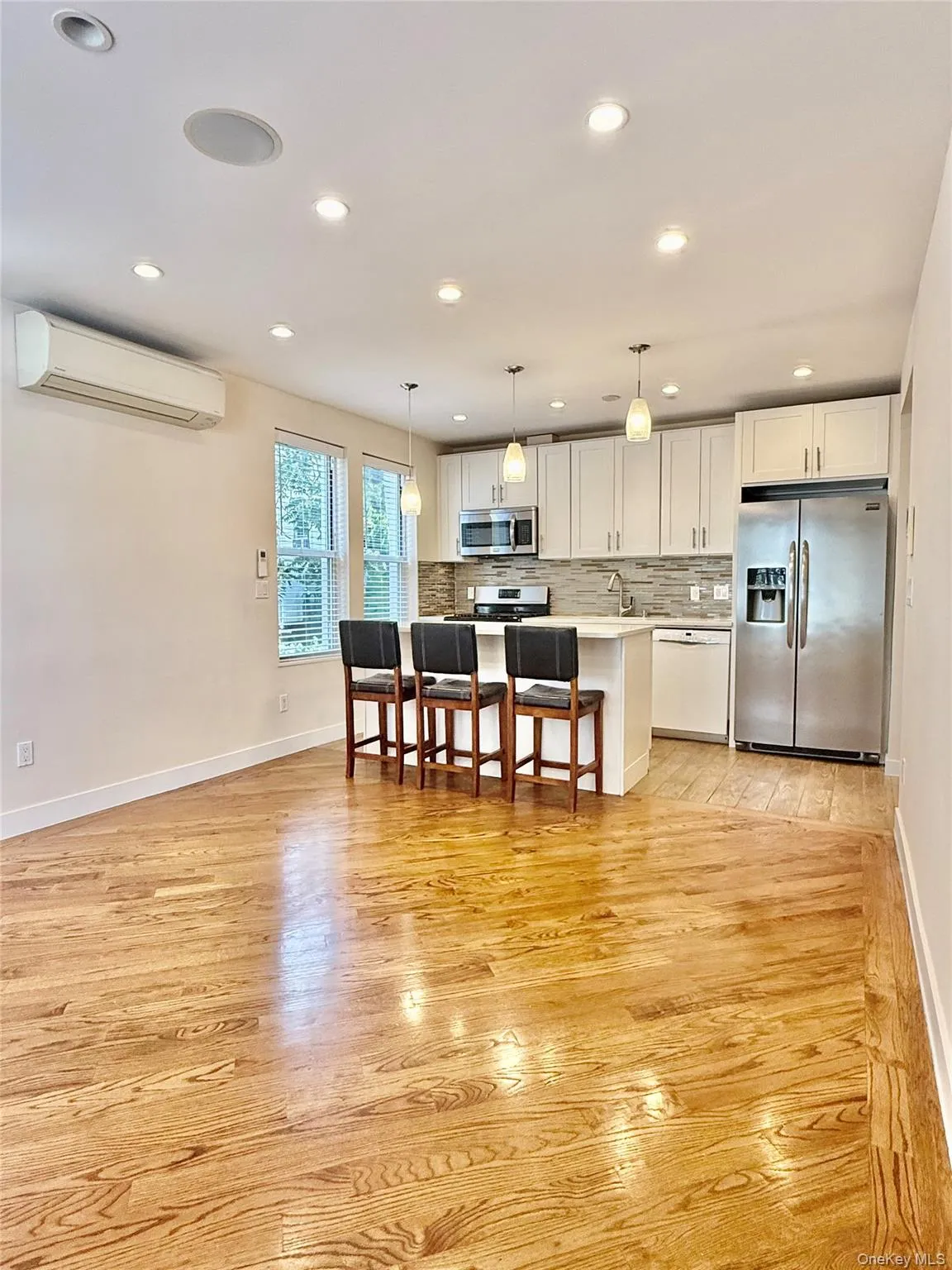 6008 Cooper Avenue, New York, NY, 3 Bedrooms Bedrooms, 6 Rooms Rooms,1 BathroomBathrooms,Residential Lease,For Rent,Cooper,0,1038185 6008 Cooper Avenue, New York, NY, 3 Bedrooms Bedrooms, 6 Rooms Rooms,1 BathroomBathrooms,Residential Lease,For Rent,Cooper,0,1038185