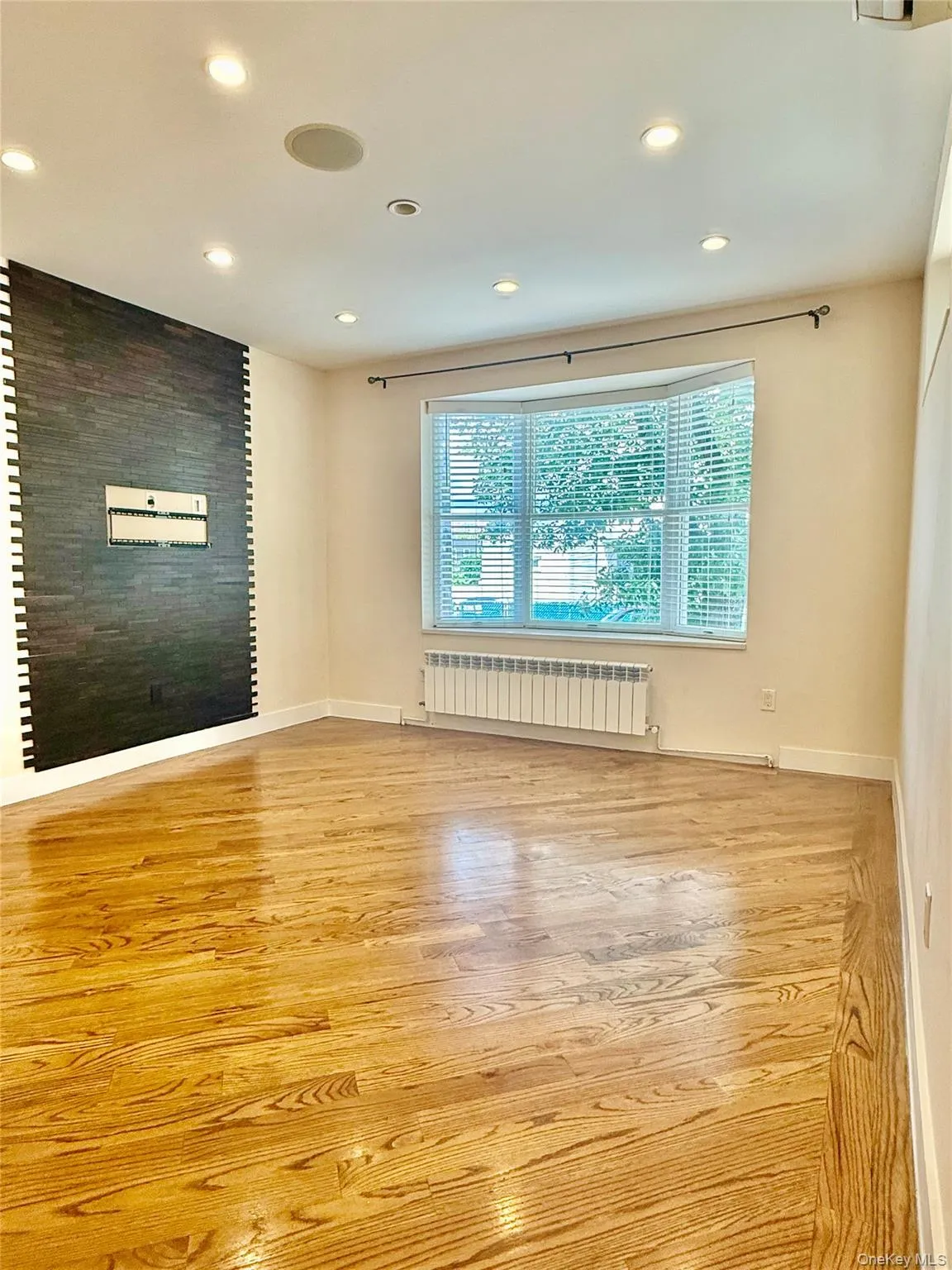 6008 Cooper Avenue, New York, NY, 3 Bedrooms Bedrooms, 6 Rooms Rooms,1 BathroomBathrooms,Residential Lease,For Rent,Cooper,0,1038185 6008 Cooper Avenue, New York, NY, 3 Bedrooms Bedrooms, 6 Rooms Rooms,1 BathroomBathrooms,Residential Lease,For Rent,Cooper,0,1038185