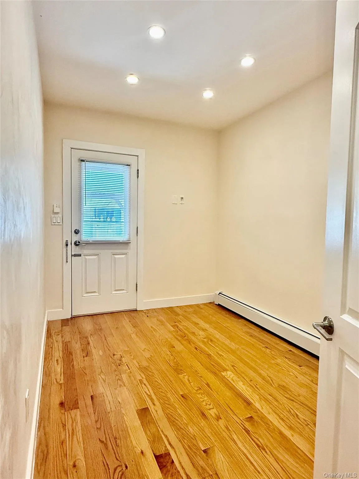 6008 Cooper Avenue, New York, NY, 3 Bedrooms Bedrooms, 6 Rooms Rooms,1 BathroomBathrooms,Residential Lease,For Rent,Cooper,0,1038185 6008 Cooper Avenue, New York, NY, 3 Bedrooms Bedrooms, 6 Rooms Rooms,1 BathroomBathrooms,Residential Lease,For Rent,Cooper,0,1038185