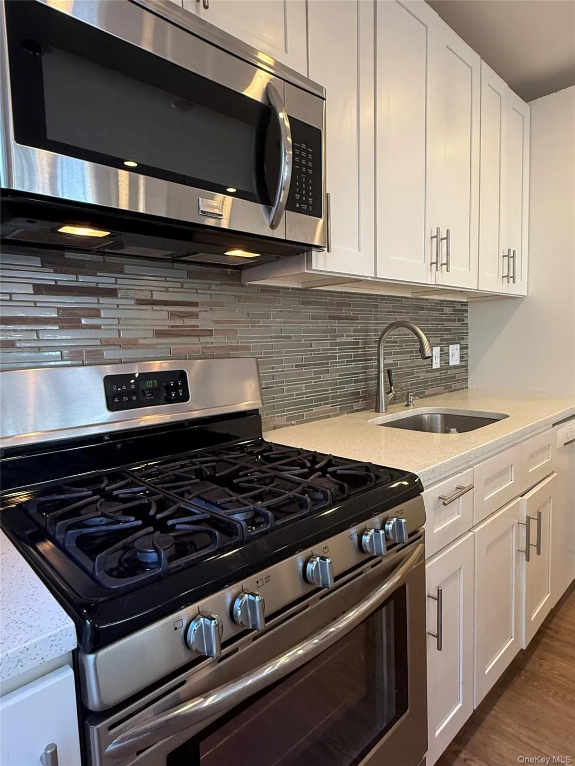 6008 Cooper Avenue, New York, NY, 3 Bedrooms Bedrooms, 6 Rooms Rooms,1 BathroomBathrooms,Residential Lease,For Rent,Cooper,0,1038185 6008 Cooper Avenue, New York, NY, 3 Bedrooms Bedrooms, 6 Rooms Rooms,1 BathroomBathrooms,Residential Lease,For Rent,Cooper,0,1038185