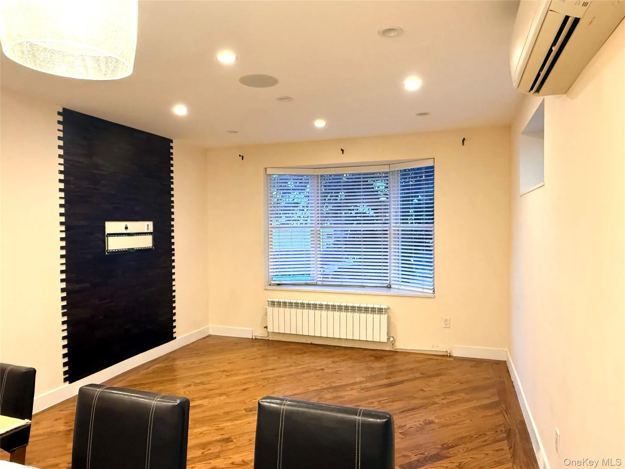 6008 Cooper Avenue, New York, NY, 3 Bedrooms Bedrooms, 6 Rooms Rooms,1 BathroomBathrooms,Residential Lease,For Rent,Cooper,0,1038185 6008 Cooper Avenue, New York, NY, 3 Bedrooms Bedrooms, 6 Rooms Rooms,1 BathroomBathrooms,Residential Lease,For Rent,Cooper,0,1038185