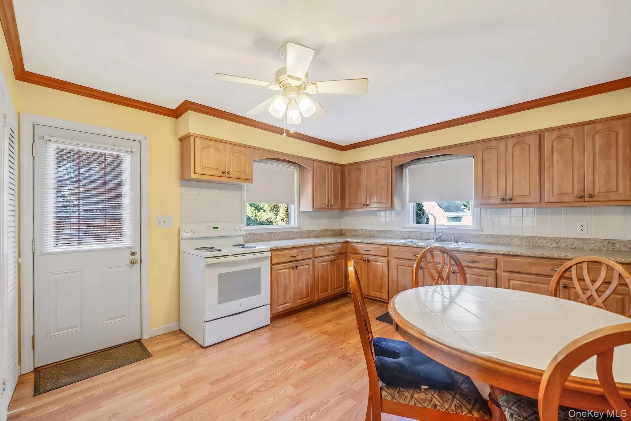 24 Oakcrest Avenue, Brookhaven, NY, 3 Bedrooms Bedrooms, 6 Rooms Rooms,1 BathroomBathrooms,Residential,For Rent,Oakcrest,0,1038189 24 Oakcrest Avenue, Brookhaven, NY, 3 Bedrooms Bedrooms, 6 Rooms Rooms,1 BathroomBathrooms,Residential,For Rent,Oakcrest,0,1038189
