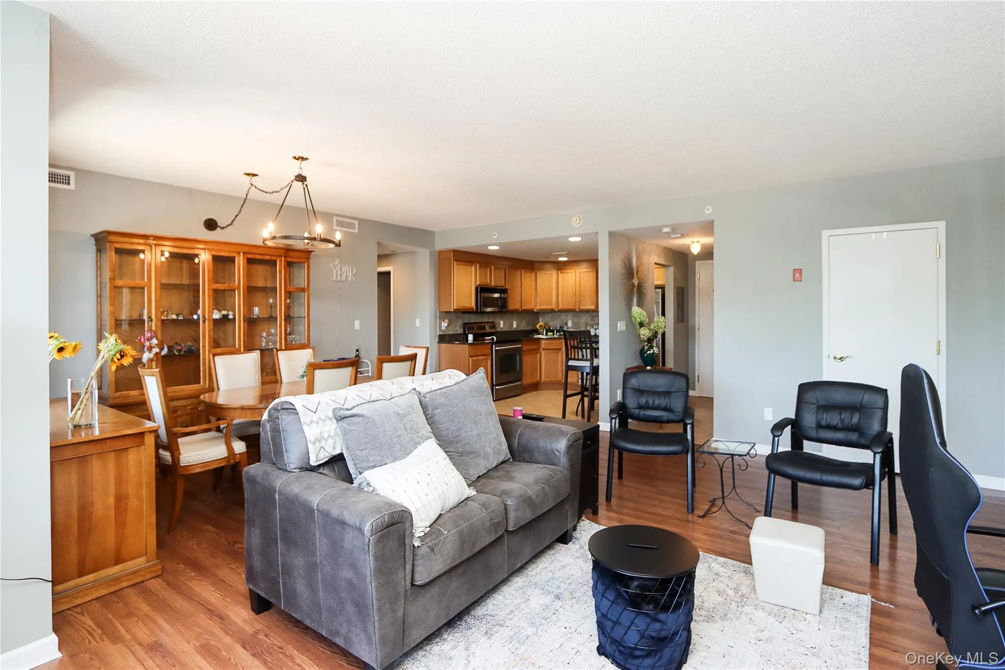 242 Maple Avenue, North Hempstead, NY, 2 Bedrooms Bedrooms, 5 Rooms Rooms,2 BathroomsBathrooms,Residential Lease,For Rent,Maple,0,1038197 242 Maple Avenue, North Hempstead, NY, 2 Bedrooms Bedrooms, 5 Rooms Rooms,2 BathroomsBathrooms,Residential Lease,For Rent,Maple,0,1038197