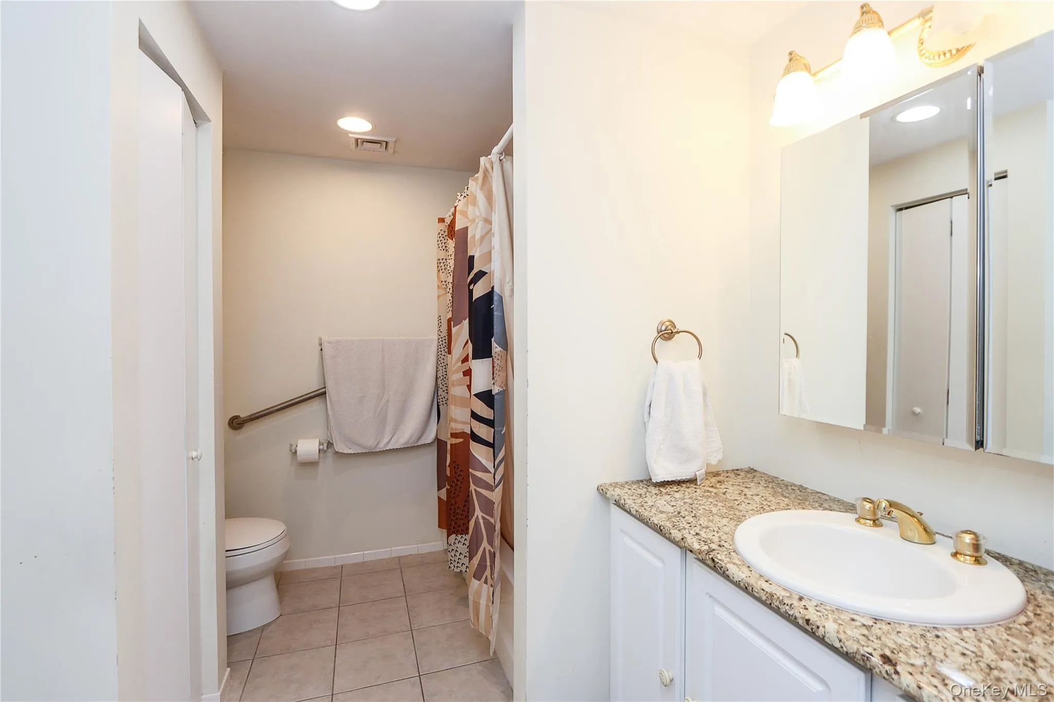 242 Maple Avenue, North Hempstead, NY, 2 Bedrooms Bedrooms, 5 Rooms Rooms,2 BathroomsBathrooms,Residential Lease,For Rent,Maple,0,1038197 242 Maple Avenue, North Hempstead, NY, 2 Bedrooms Bedrooms, 5 Rooms Rooms,2 BathroomsBathrooms,Residential Lease,For Rent,Maple,0,1038197