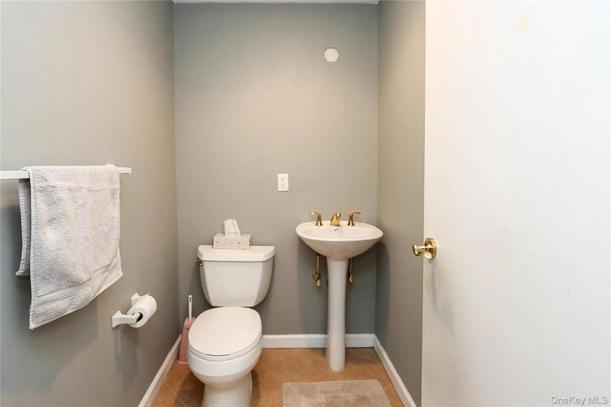 242 Maple Avenue, North Hempstead, NY, 2 Bedrooms Bedrooms, 5 Rooms Rooms,2 BathroomsBathrooms,Residential Lease,For Rent,Maple,0,1038197 242 Maple Avenue, North Hempstead, NY, 2 Bedrooms Bedrooms, 5 Rooms Rooms,2 BathroomsBathrooms,Residential Lease,For Rent,Maple,0,1038197