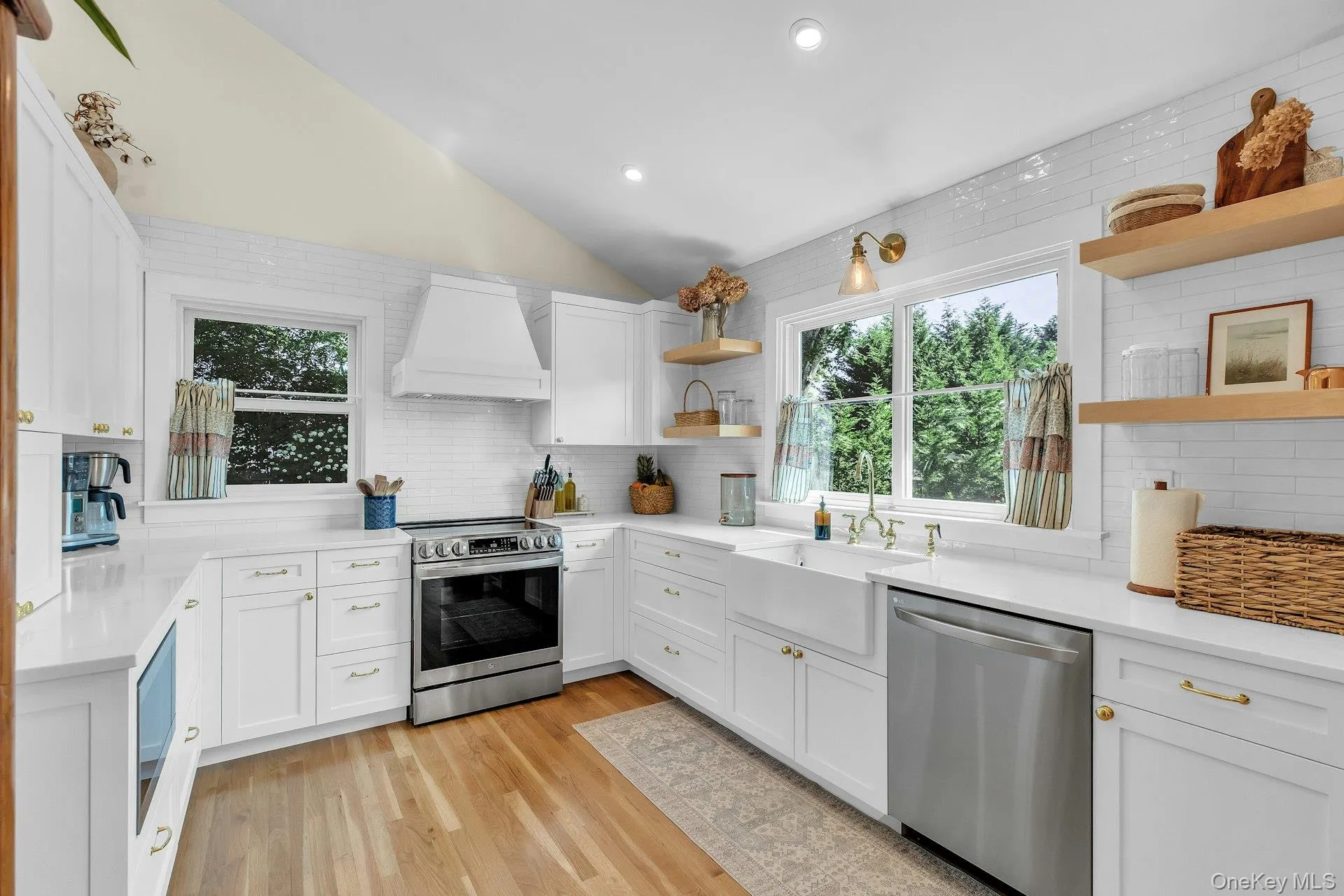 28 Inwood Road, Brookhaven, NY, 3 Bedrooms Bedrooms, 6 Rooms Rooms,2 BathroomsBathrooms,Residential,For Rent,Inwood,0,1038200 28 Inwood Road, Brookhaven, NY, 3 Bedrooms Bedrooms, 6 Rooms Rooms,2 BathroomsBathrooms,Residential,For Rent,Inwood,0,1038200