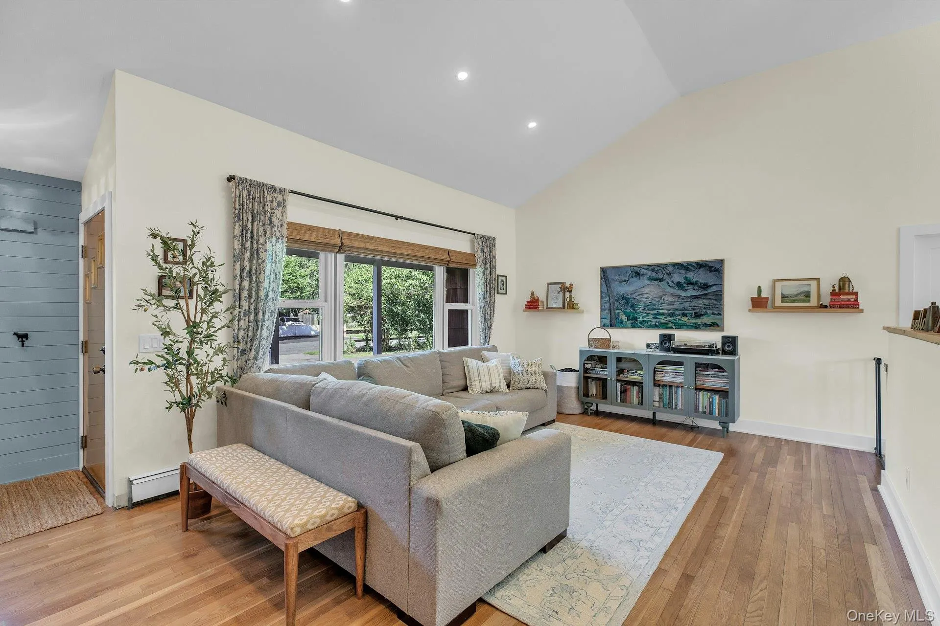 28 Inwood Road, Brookhaven, NY, 3 Bedrooms Bedrooms, 6 Rooms Rooms,2 BathroomsBathrooms,Residential,For Rent,Inwood,0,1038200 28 Inwood Road, Brookhaven, NY, 3 Bedrooms Bedrooms, 6 Rooms Rooms,2 BathroomsBathrooms,Residential,For Rent,Inwood,0,1038200