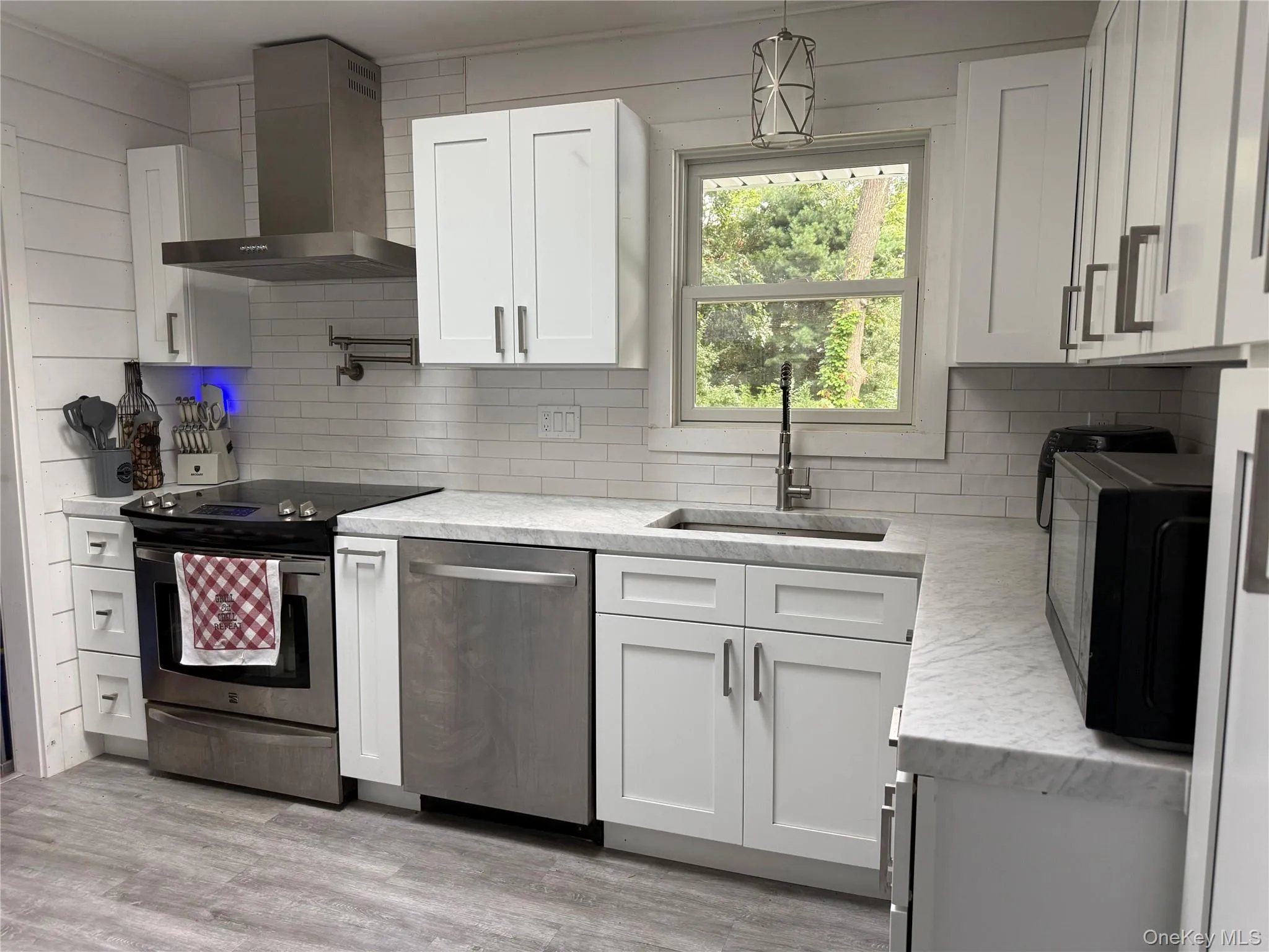 46 Douglaston Road, Brookhaven, NY, 3 Bedrooms Bedrooms, 7 Rooms Rooms,2 BathroomsBathrooms,Residential,For Rent,Douglaston,0,1038209 46 Douglaston Road, Brookhaven, NY, 3 Bedrooms Bedrooms, 7 Rooms Rooms,2 BathroomsBathrooms,Residential,For Rent,Douglaston,0,1038209