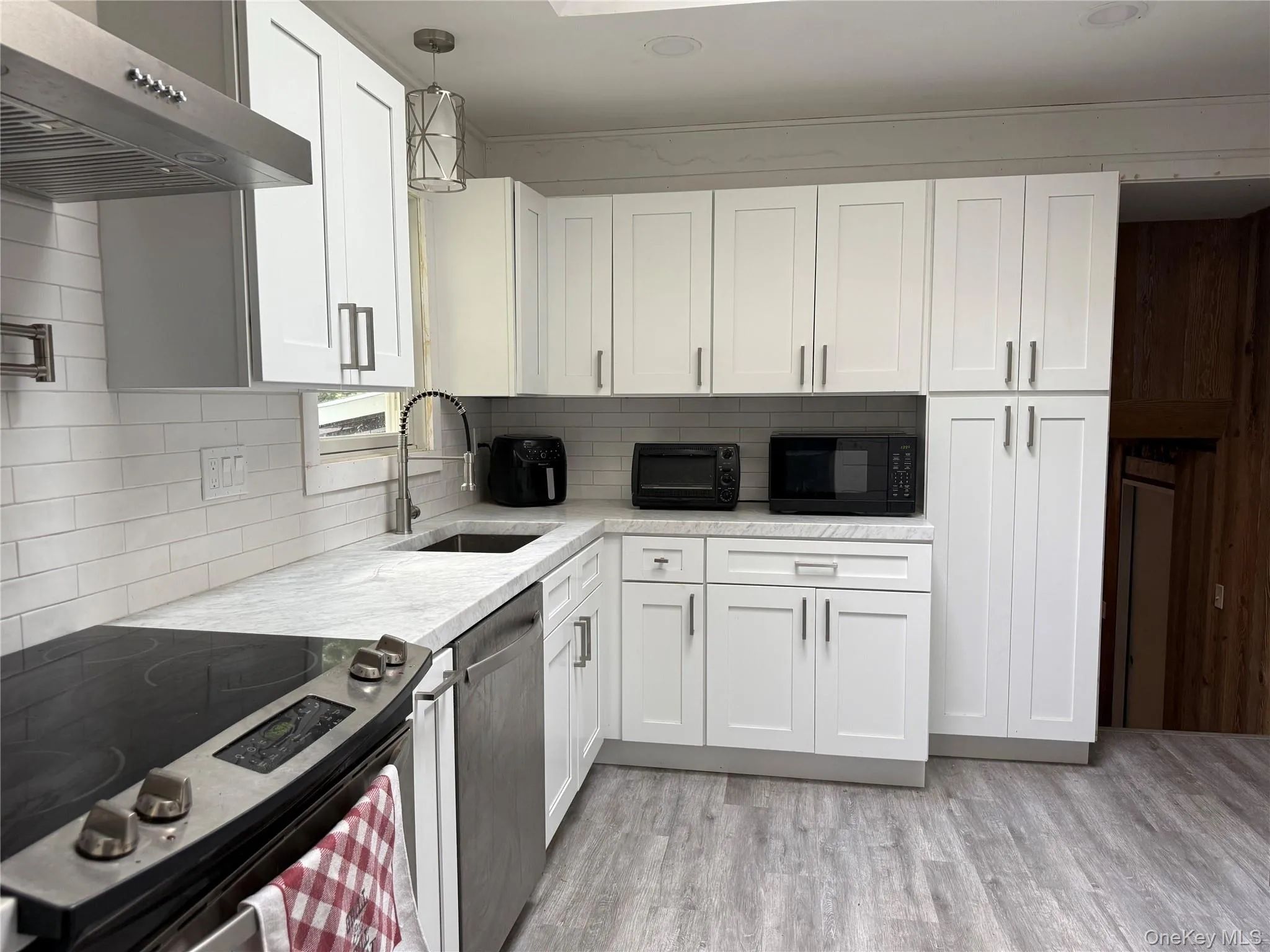 46 Douglaston Road, Brookhaven, NY, 3 Bedrooms Bedrooms, 7 Rooms Rooms,2 BathroomsBathrooms,Residential,For Rent,Douglaston,0,1038209 46 Douglaston Road, Brookhaven, NY, 3 Bedrooms Bedrooms, 7 Rooms Rooms,2 BathroomsBathrooms,Residential,For Rent,Douglaston,0,1038209