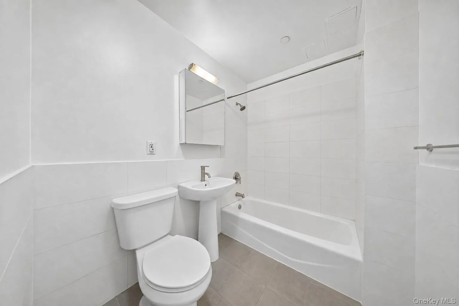 71-28 163rd Street, New York, NY, 2 Bedrooms Bedrooms, 6 Rooms Rooms,2 BathroomsBathrooms,Residential,For Rent,163rd,0,1038213 71-28 163rd Street, New York, NY, 2 Bedrooms Bedrooms, 6 Rooms Rooms,2 BathroomsBathrooms,Residential,For Rent,163rd,0,1038213
