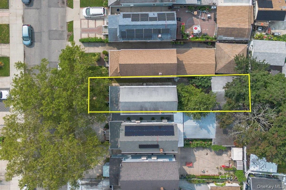 9344 Vanderveer Street, New York, NY, 3 Bedrooms Bedrooms, 7 Rooms Rooms,2 BathroomsBathrooms,Residential,For Rent,Vanderveer,0,1038231 9344 Vanderveer Street, New York, NY, 3 Bedrooms Bedrooms, 7 Rooms Rooms,2 BathroomsBathrooms,Residential,For Rent,Vanderveer,0,1038231