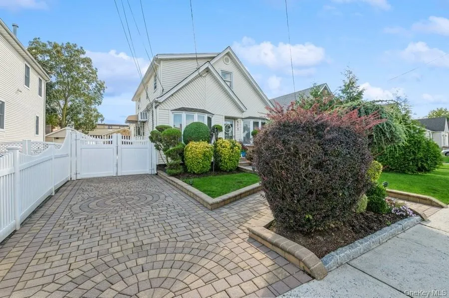 977 Third Avenue, Hempstead, NY, 5 Bedrooms Bedrooms, 8 Rooms Rooms,3 BathroomsBathrooms,Residential,For Rent,Third,0,1038232 977 Third Avenue, Hempstead, NY, 5 Bedrooms Bedrooms, 8 Rooms Rooms,3 BathroomsBathrooms,Residential,For Rent,Third,0,1038232
