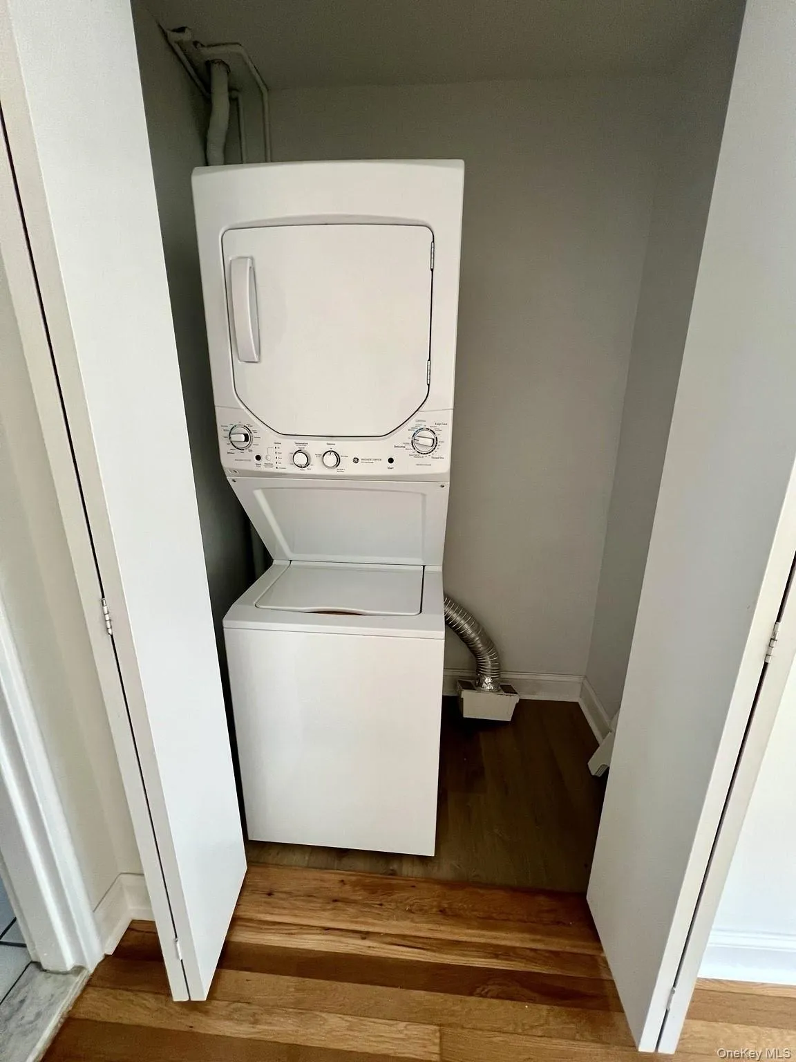 101 Carpenter Avenue, Bedford, NY, 2 Bedrooms Bedrooms, 6 Rooms Rooms,1 BathroomBathrooms,Residential,For Rent,Carpenter,0,1038239 101 Carpenter Avenue, Bedford, NY, 2 Bedrooms Bedrooms, 6 Rooms Rooms,1 BathroomBathrooms,Residential,For Rent,Carpenter,0,1038239