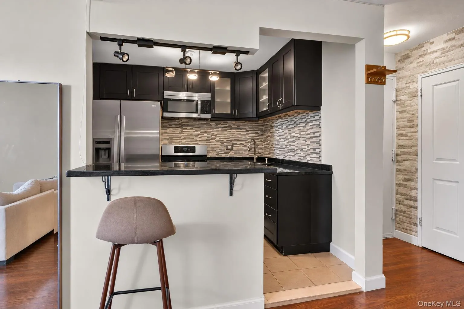 60-11 Broadway, New York, NY, 2 Bedrooms Bedrooms, 5 Rooms Rooms,1 BathroomBathrooms,Residential,For Rent,Broadway,0,1038244 60-11 Broadway, New York, NY, 2 Bedrooms Bedrooms, 5 Rooms Rooms,1 BathroomBathrooms,Residential,For Rent,Broadway,0,1038244