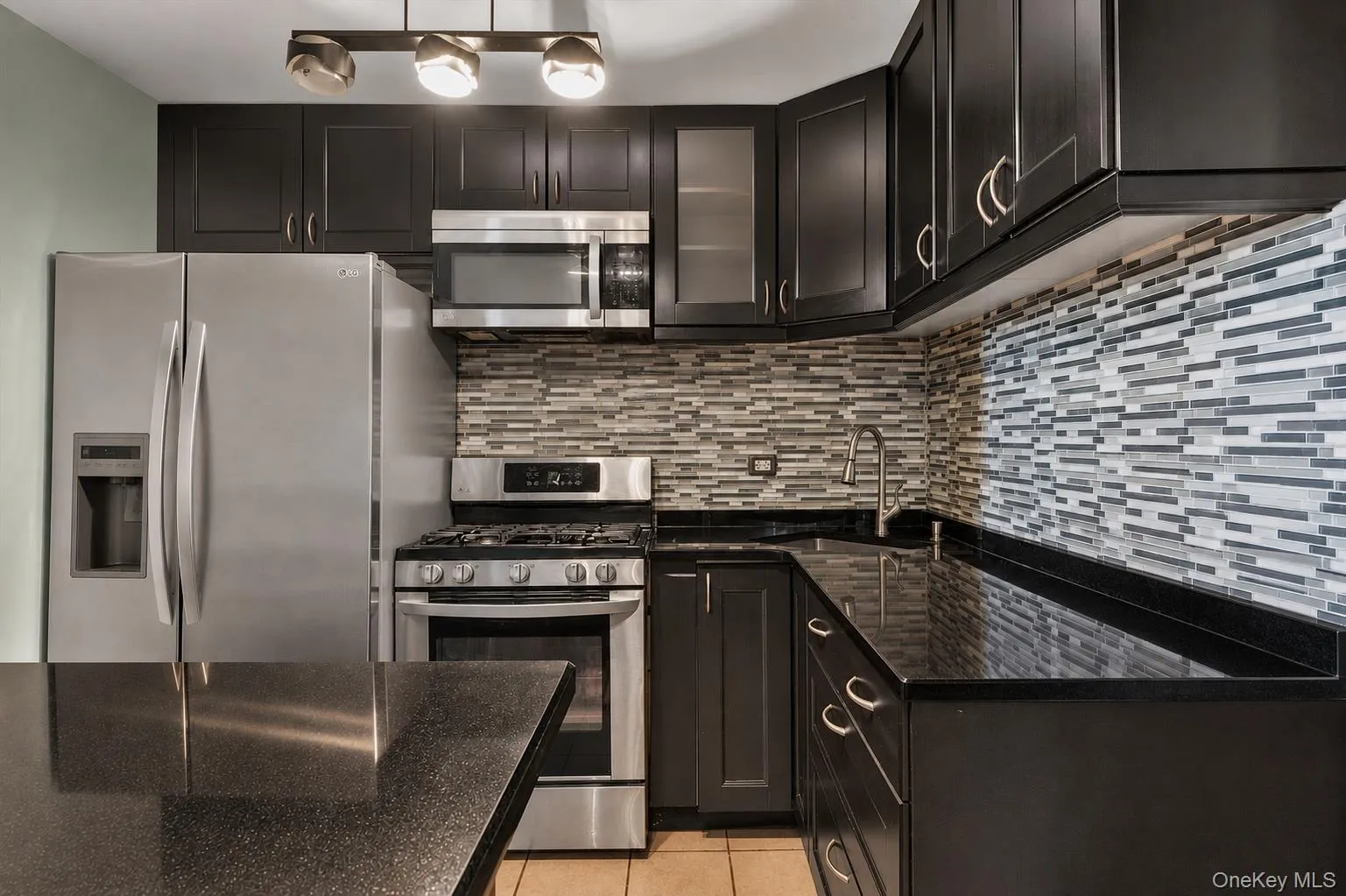 60-11 Broadway, New York, NY, 2 Bedrooms Bedrooms, 5 Rooms Rooms,1 BathroomBathrooms,Residential,For Rent,Broadway,0,1038244 60-11 Broadway, New York, NY, 2 Bedrooms Bedrooms, 5 Rooms Rooms,1 BathroomBathrooms,Residential,For Rent,Broadway,0,1038244
