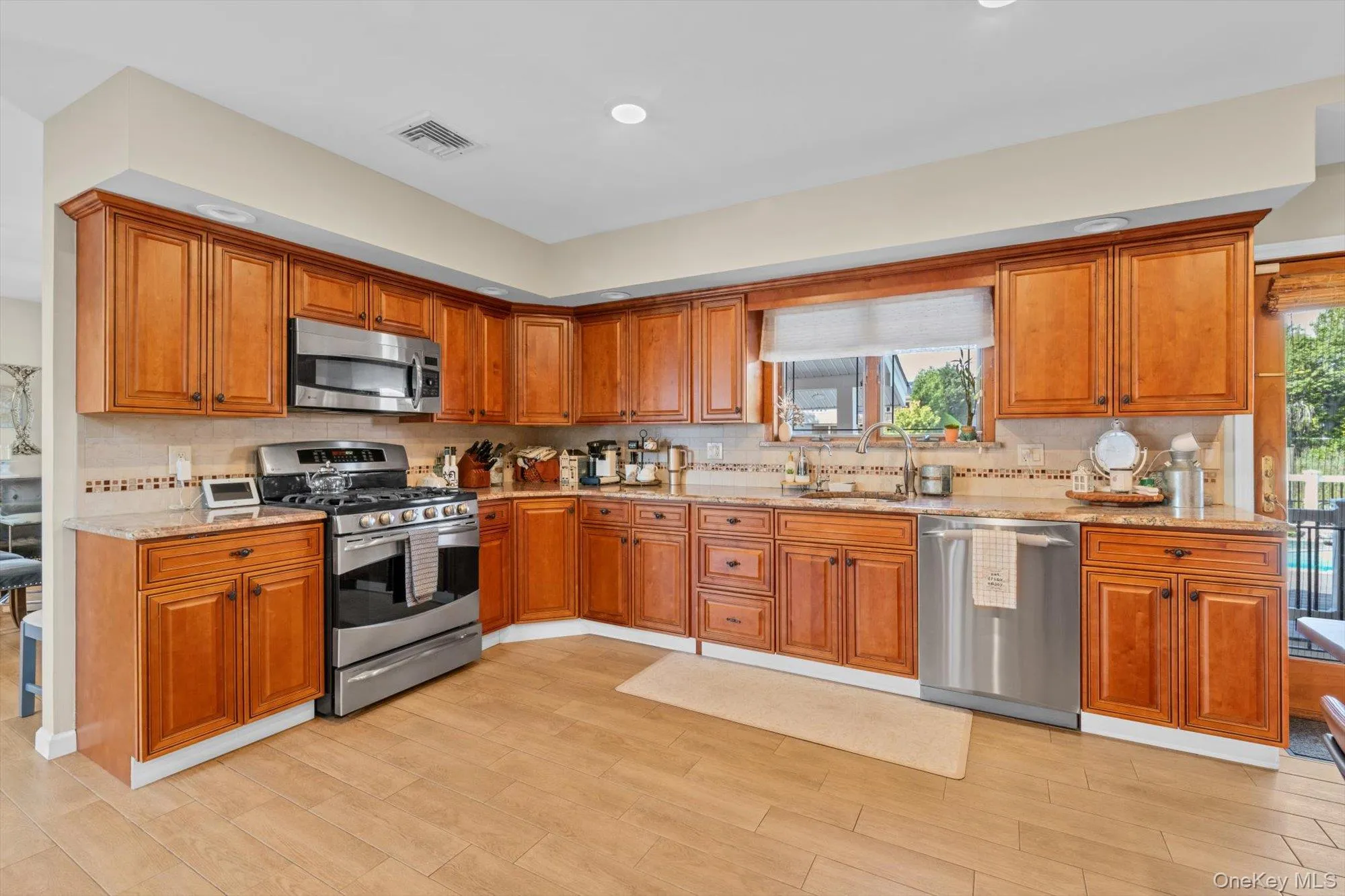 3290 Parkway Drive, Hempstead, NY, 4 Bedrooms Bedrooms, 10 Rooms Rooms,2 BathroomsBathrooms,Residential,For Rent,Parkway,0,1038245 3290 Parkway Drive, Hempstead, NY, 4 Bedrooms Bedrooms, 10 Rooms Rooms,2 BathroomsBathrooms,Residential,For Rent,Parkway,0,1038245