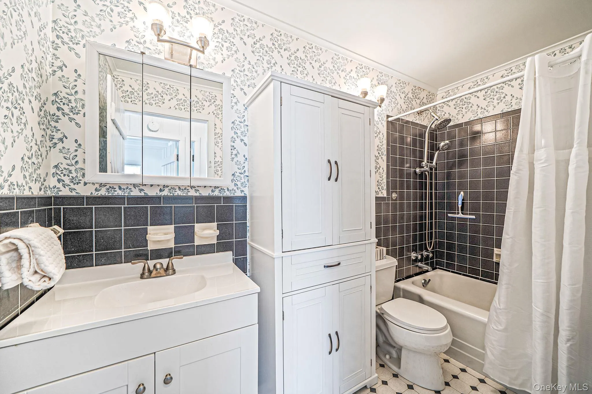 7 Oak Drive, Riverhead, NY, 2 Bedrooms Bedrooms, 7 Rooms Rooms,2 BathroomsBathrooms,Residential Lease,For Rent,Oak,0,1038246 7 Oak Drive, Riverhead, NY, 2 Bedrooms Bedrooms, 7 Rooms Rooms,2 BathroomsBathrooms,Residential Lease,For Rent,Oak,0,1038246