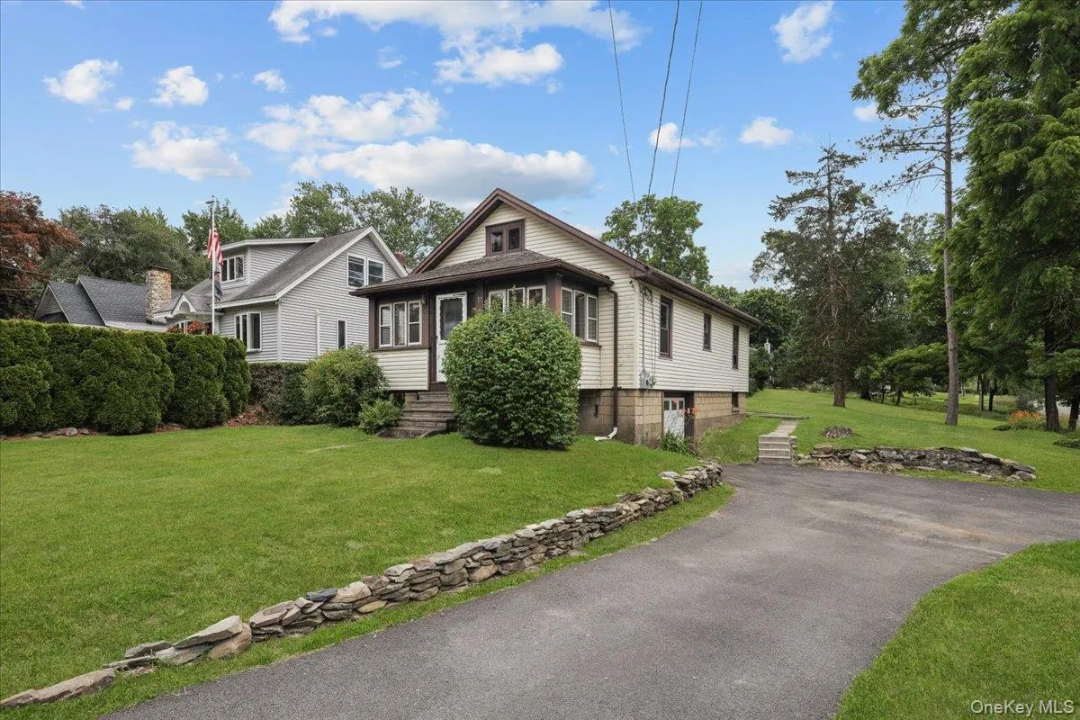 37 Yates Avenue, Poughkeepsie (town), NY, 2 Bedrooms Bedrooms, 5 Rooms Rooms,1 BathroomBathrooms,Residential Lease,For Rent,Yates,0,1038254 37 Yates Avenue, Poughkeepsie (town), NY, 2 Bedrooms Bedrooms, 5 Rooms Rooms,1 BathroomBathrooms,Residential Lease,For Rent,Yates,0,1038254